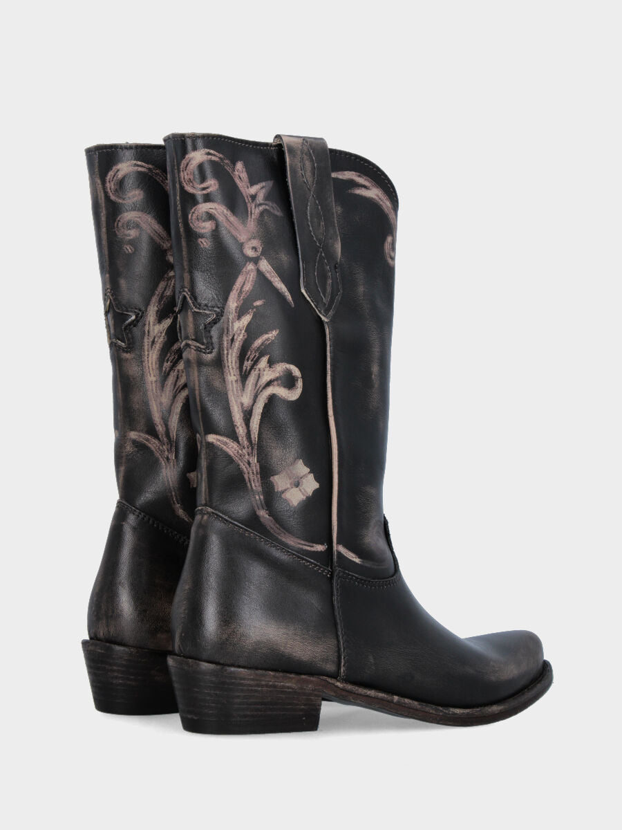 Camperos in vitello taupe con ricami posteriori e tacco basso