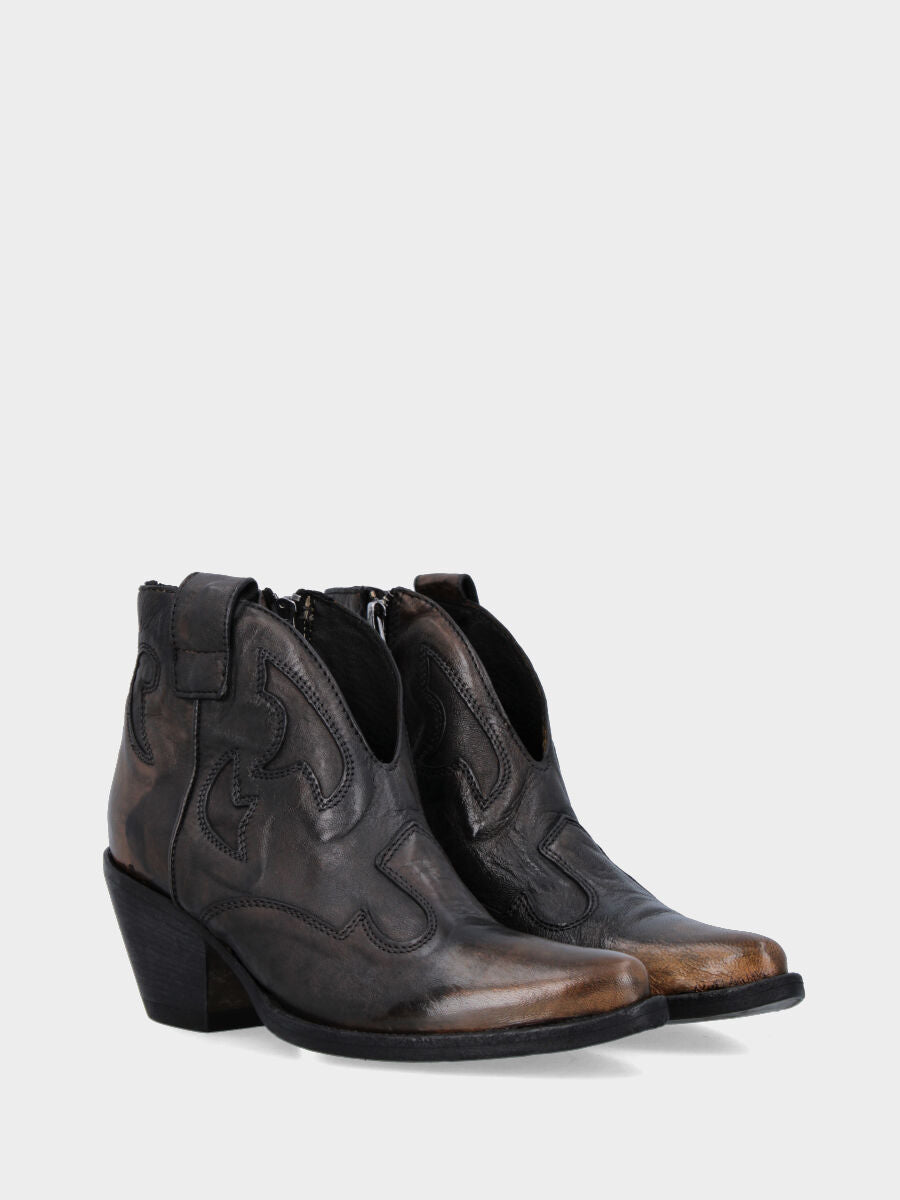 Cowboystiefel Stiefelette aus Kalbsleder in Lederfarbe mit gestanzten Ziernähten