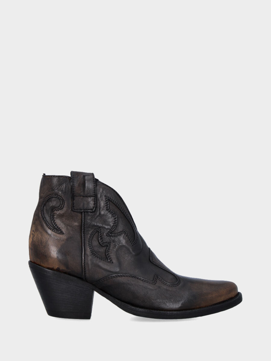 Cowboystiefel Stiefelette aus Kalbsleder in Lederfarbe mit gestanzten Ziernähten