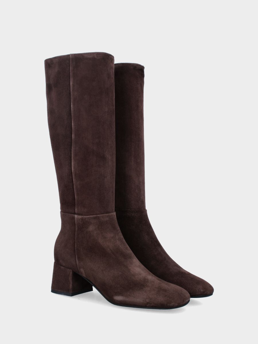 Stivale in camoscio testa di moro con punta quadrata stondata e cerniera laterale