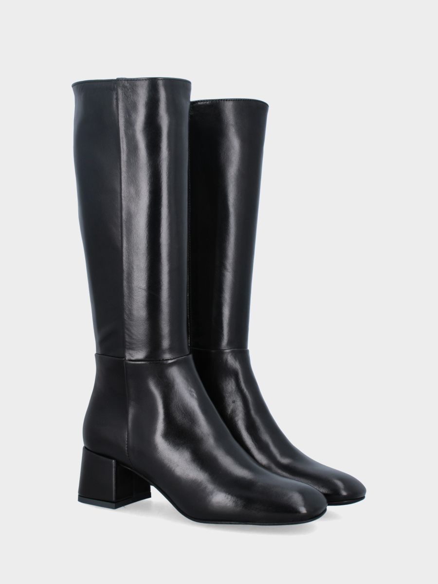 Stivale in nappa nera con punta quadrata stondata e cerniera laterale