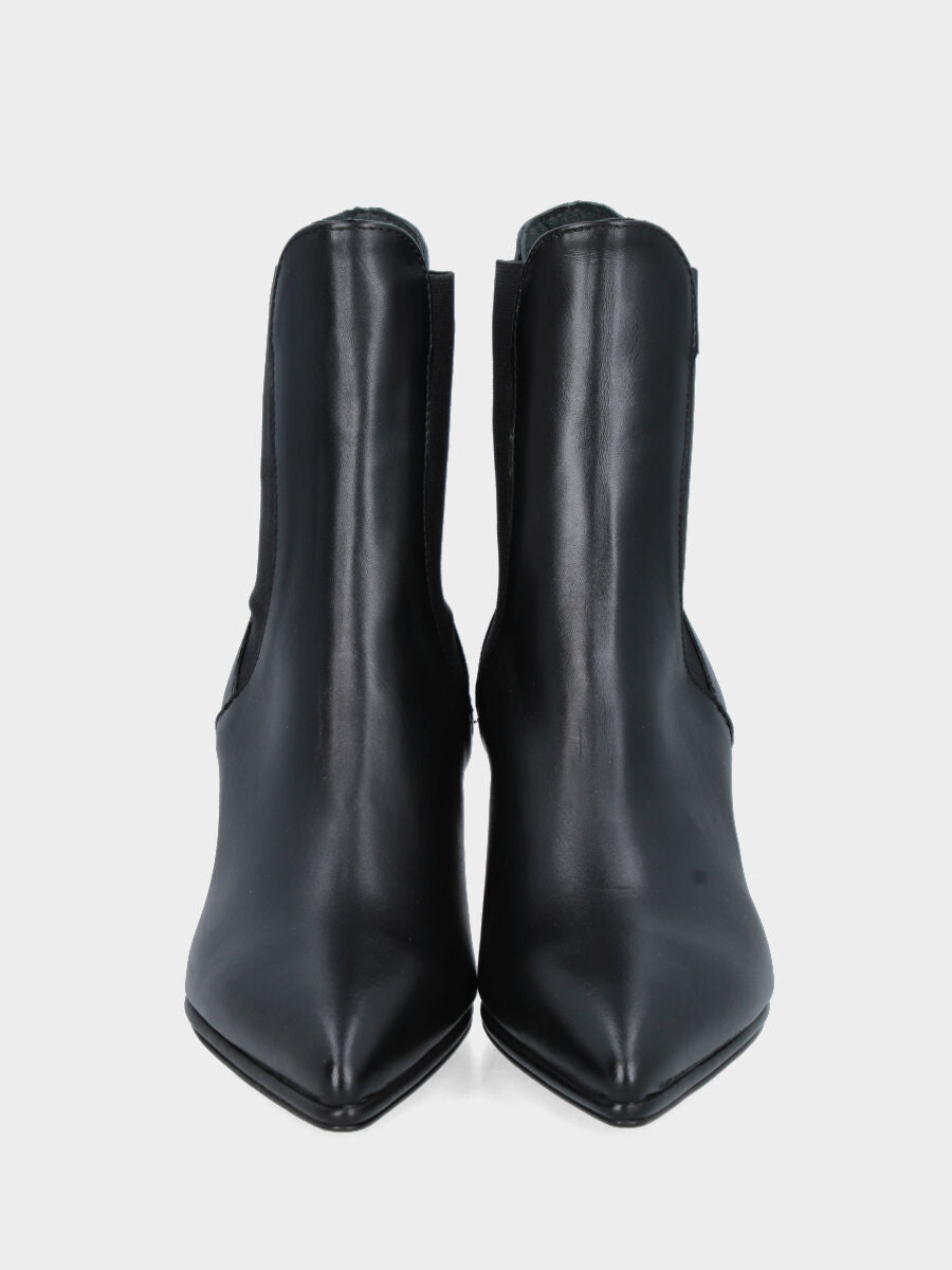 Beatles in black nappa leather with chalice heel and platform