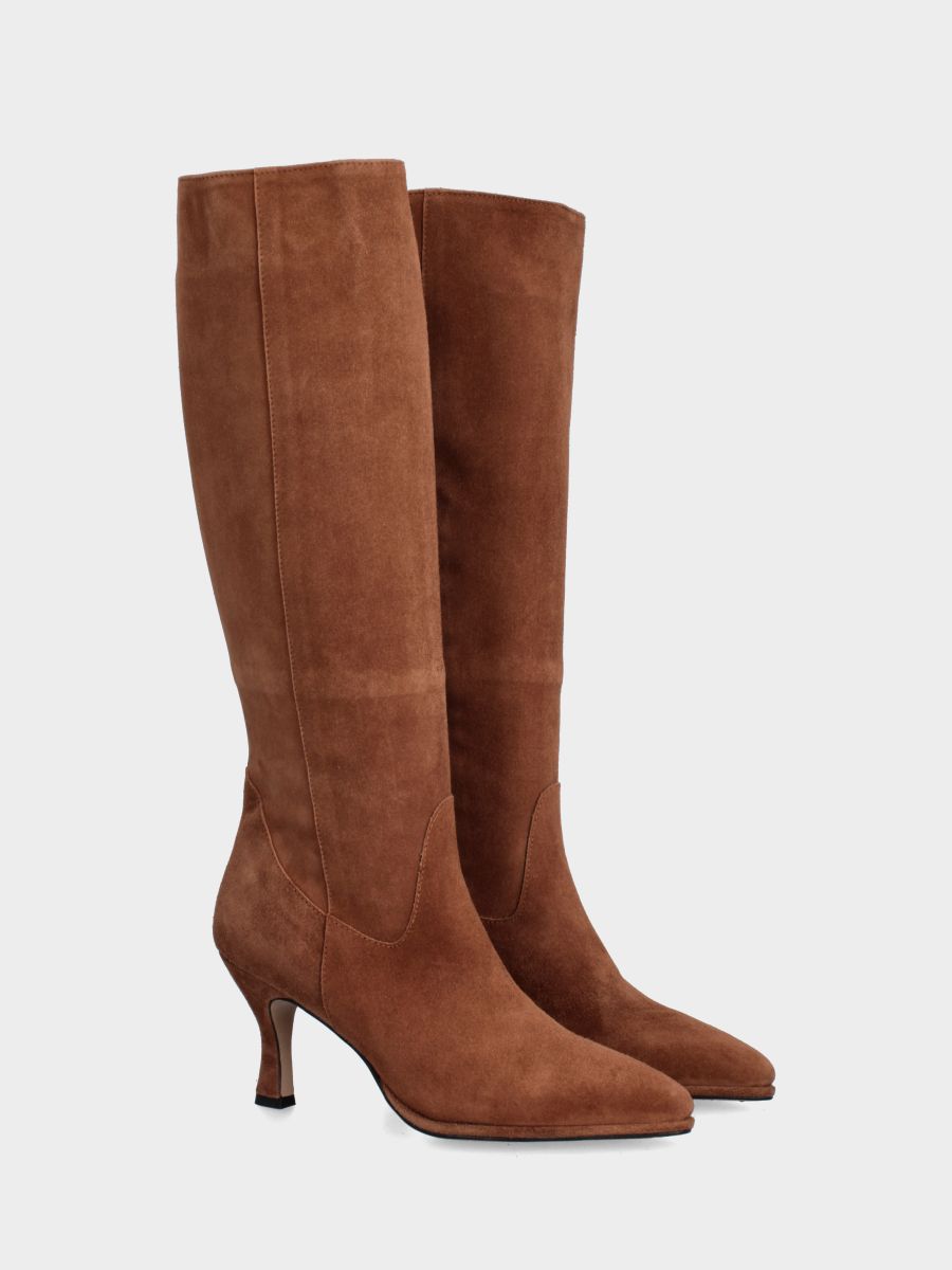 Botte en suède couleur cuir avec talon en forme de calice