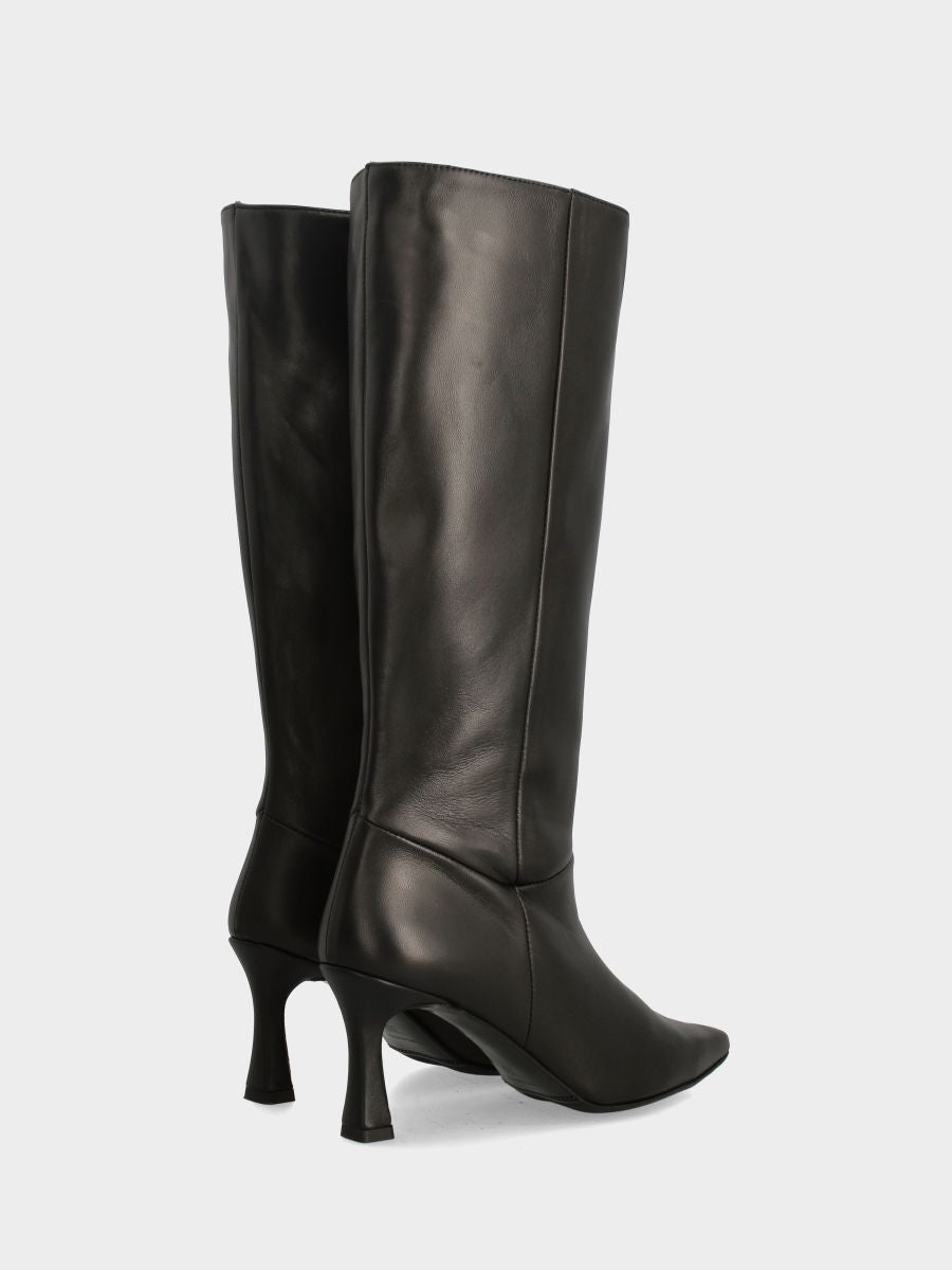 Botte en nappa noire avec talon creux en forme de queue