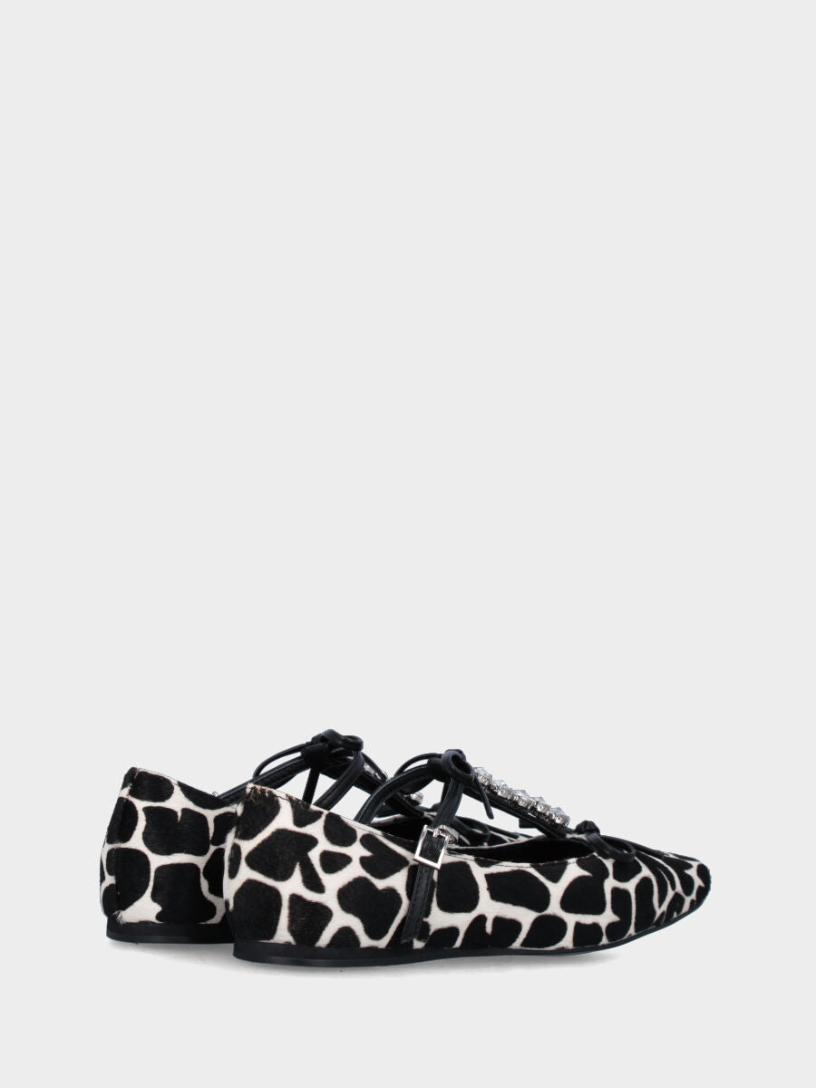 Ballerina in cavallino stampa giraffa con cinturino e strass