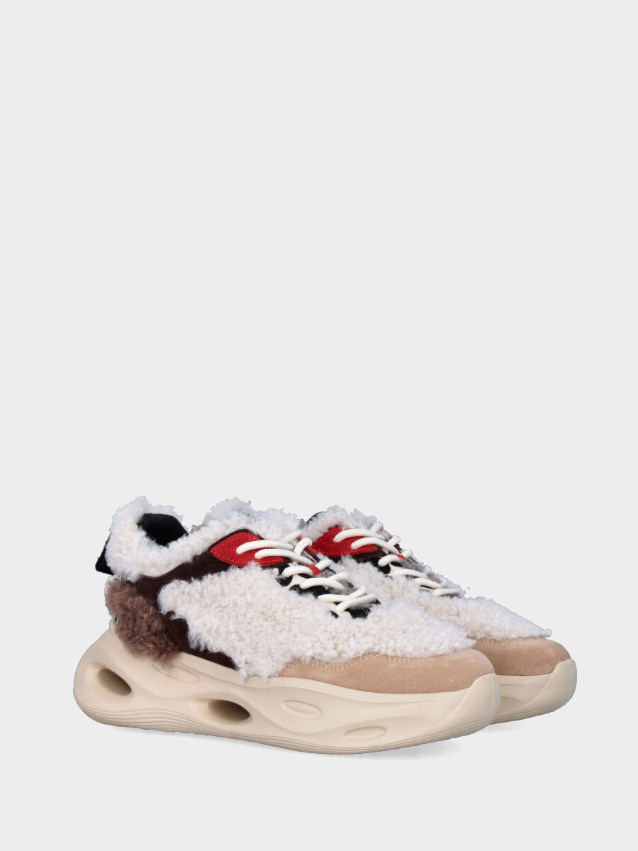 Sneaker in astrakan multicolor con suola monoblocco ondulata e traforata