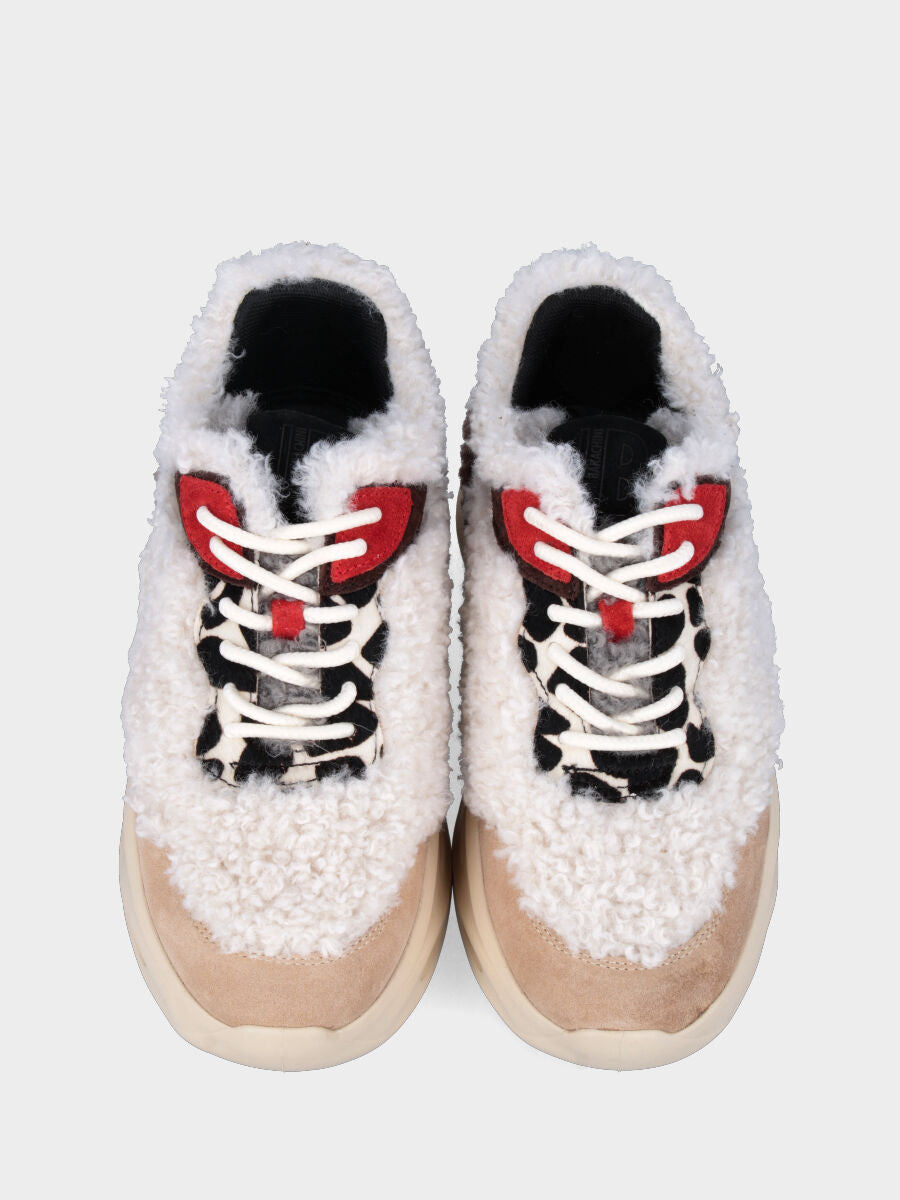 Sneaker in astrakan multicolor con suola monoblocco ondulata e traforata