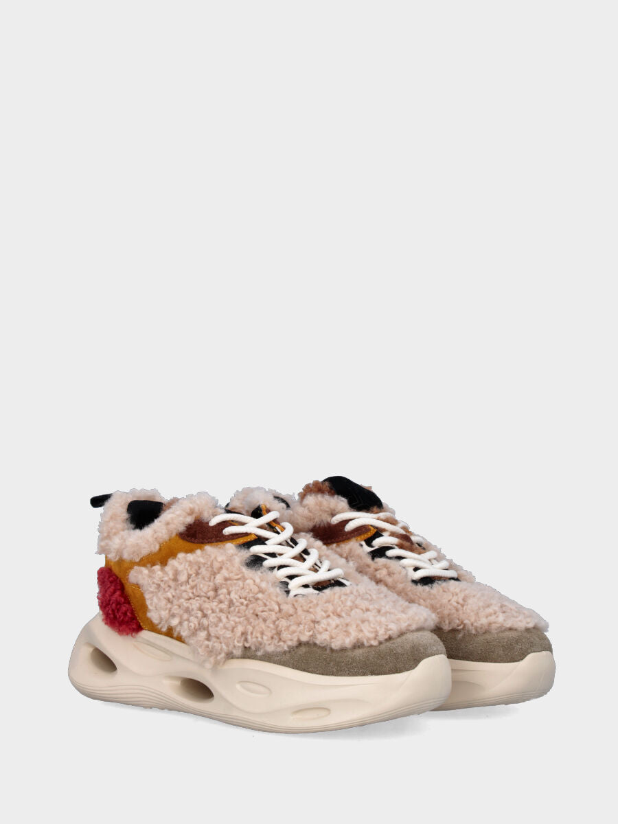 Sneaker in astrakan multicolor con suola monoblocco ondulata e traforata