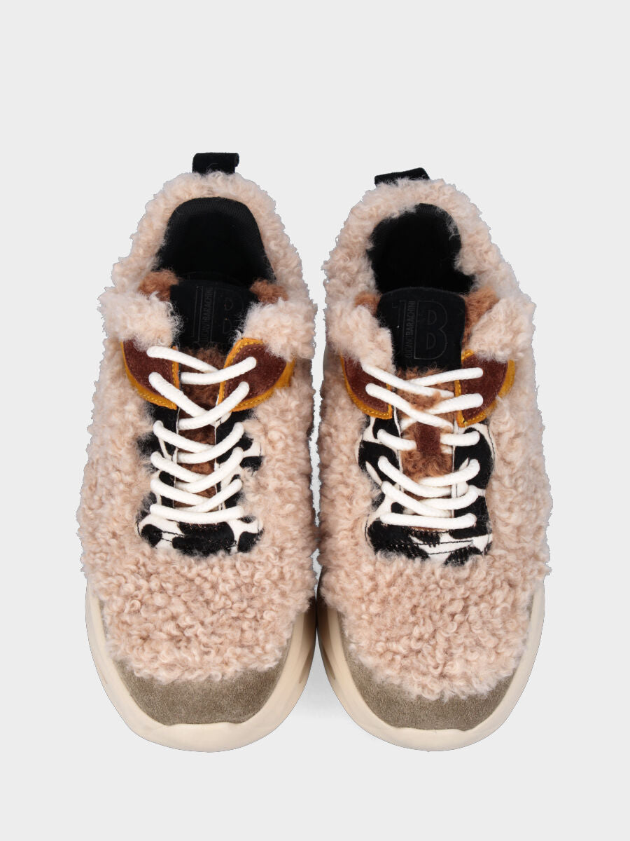Sneaker in astrakan multicolor con suola monoblocco ondulata e traforata
