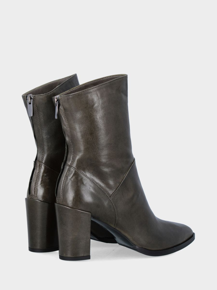 Stivaletto in vitello verde con cerniera posteriore e tacco a blocco