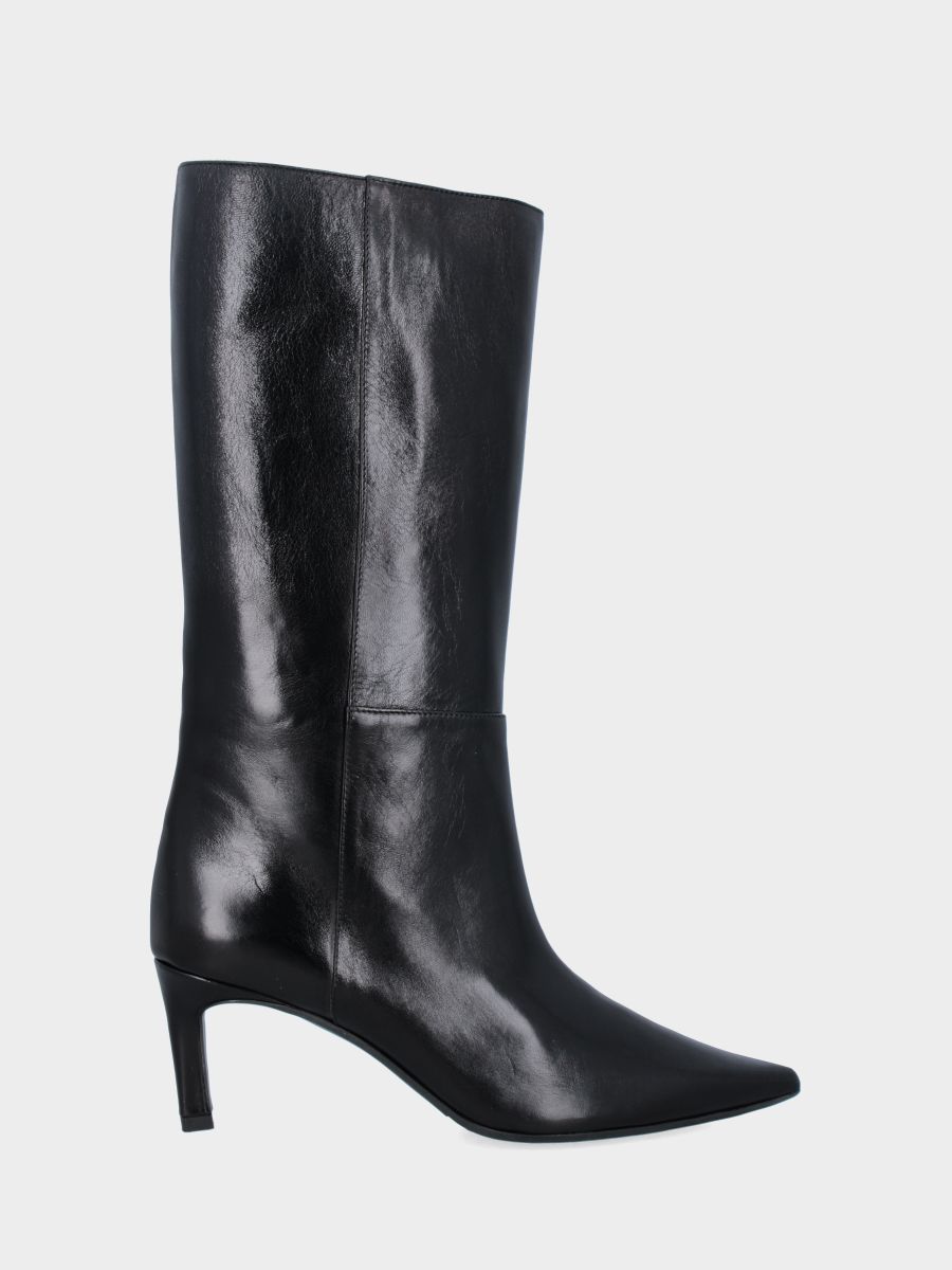 Stivale 3/4 in vitello nero con tacco dritto a coda