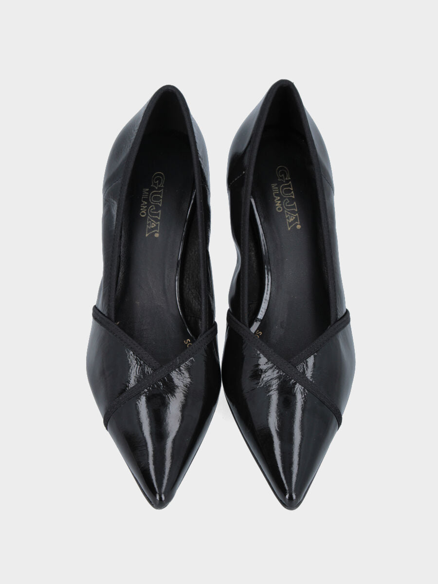 Décolleté in naplak nero con tacco a calice e lembi sovrapposti