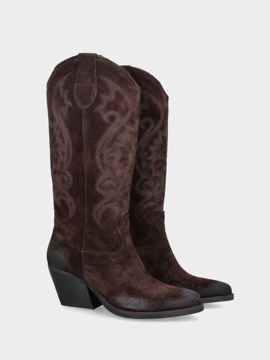 Camperos in camoscio testa di moro con ricami floreali e tacco alto