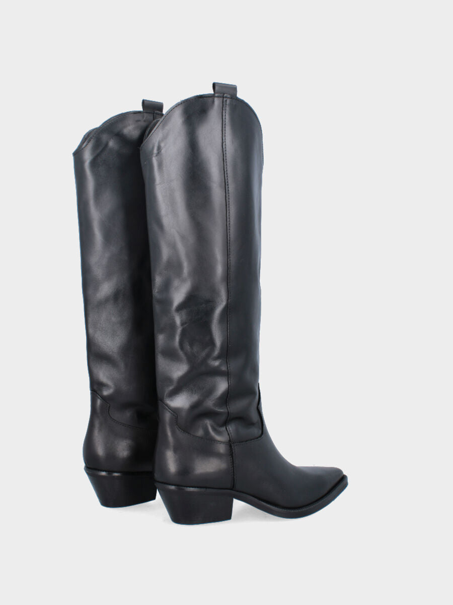 Camperos in vitello nero con punta quadratina e tacco medio