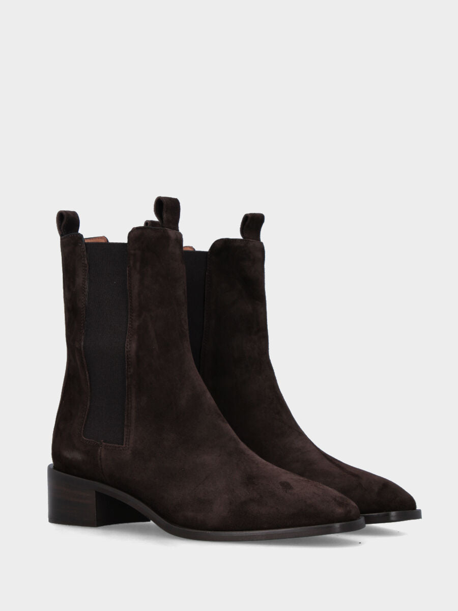 Sandalo monoblocco in vitello rosso con fascia ripiegata