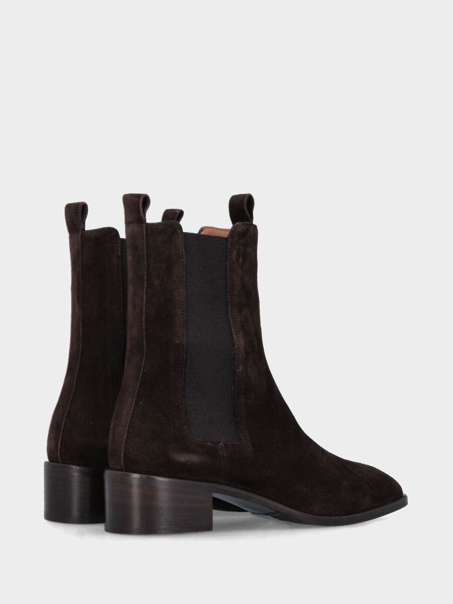 Sandalo monoblocco in vitello rosso con fascia ripiegata