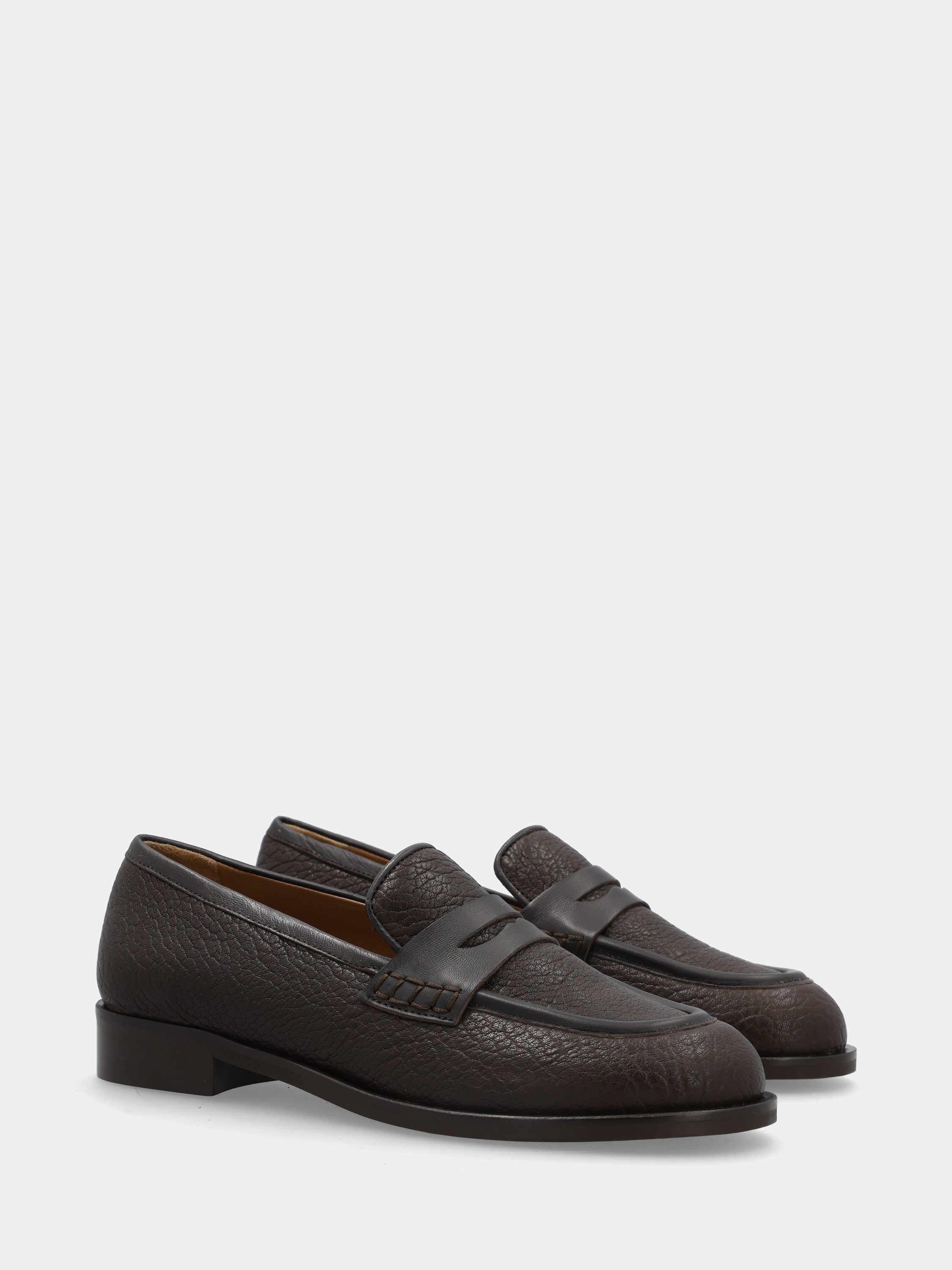 Mocassin en veau bottalato marron foncé avec semelle cousue
