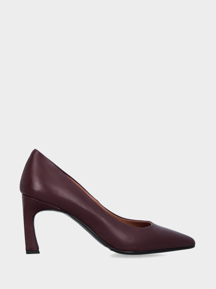 Décolleté in nappa bordeaux con tacco incavato e scollo tondo