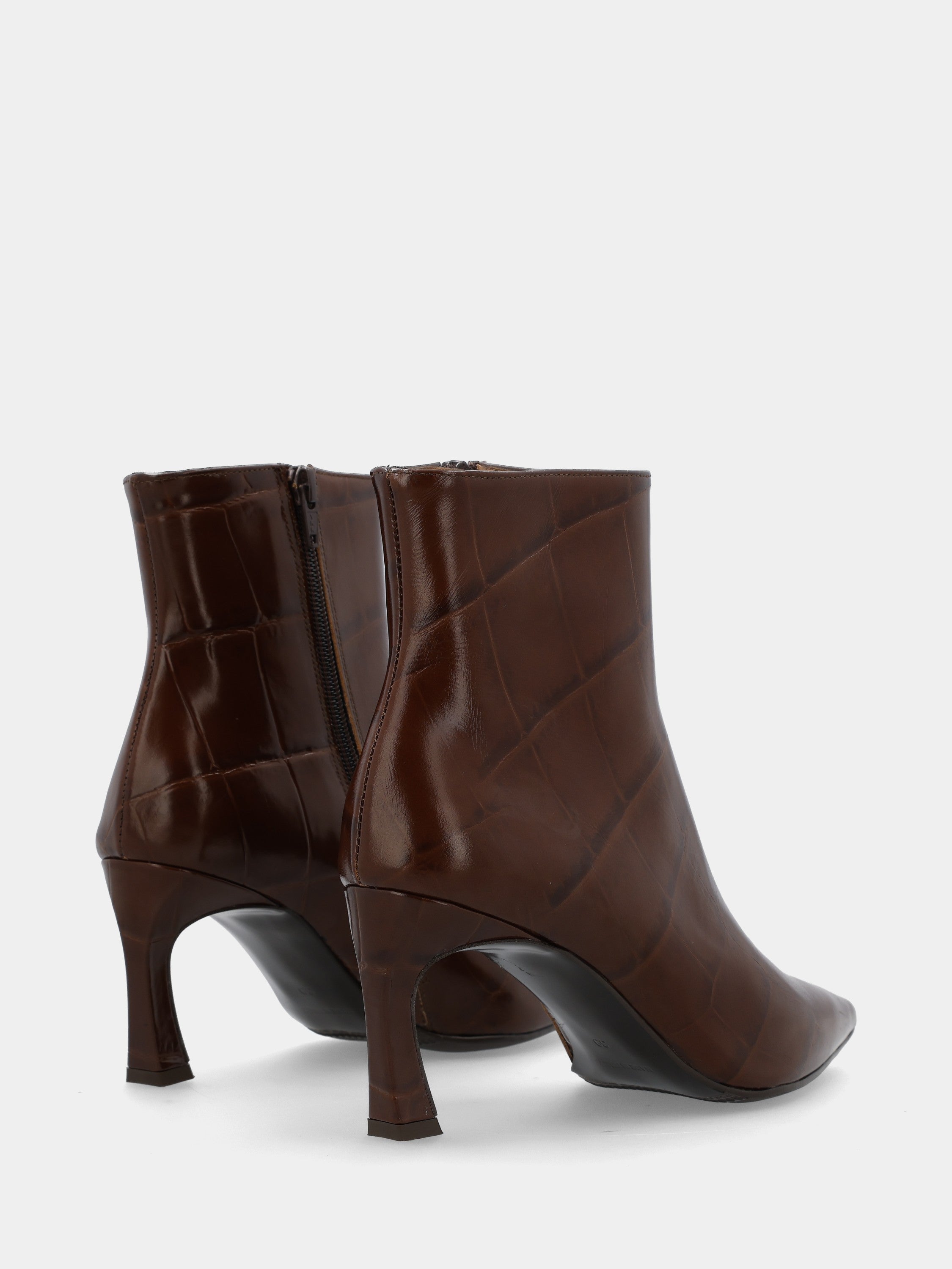 Sandalo monoblocco in vitello rosso con fascia ripiegata