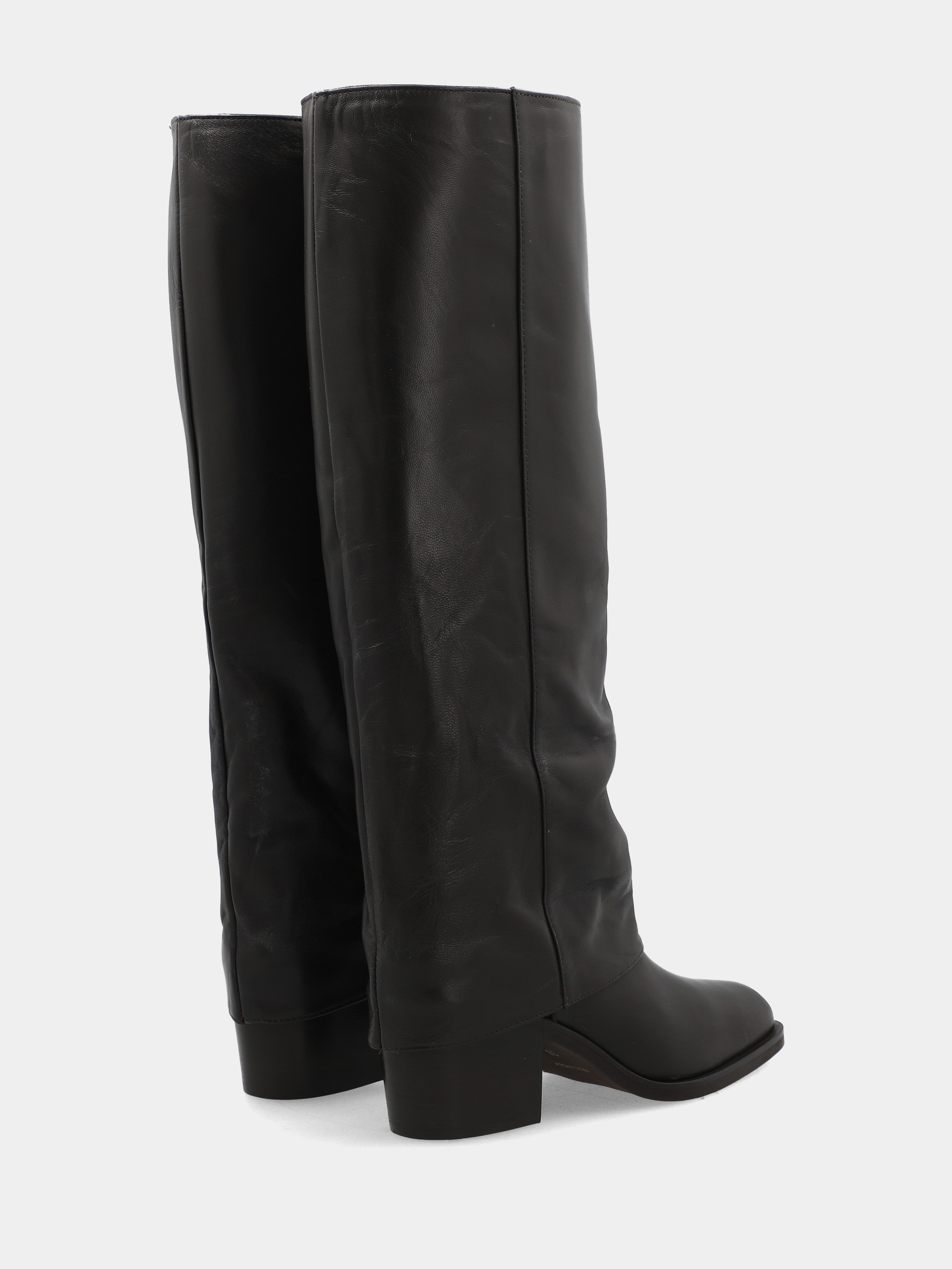 Sandalo monoblocco in vitello rosso con fascia ripiegata