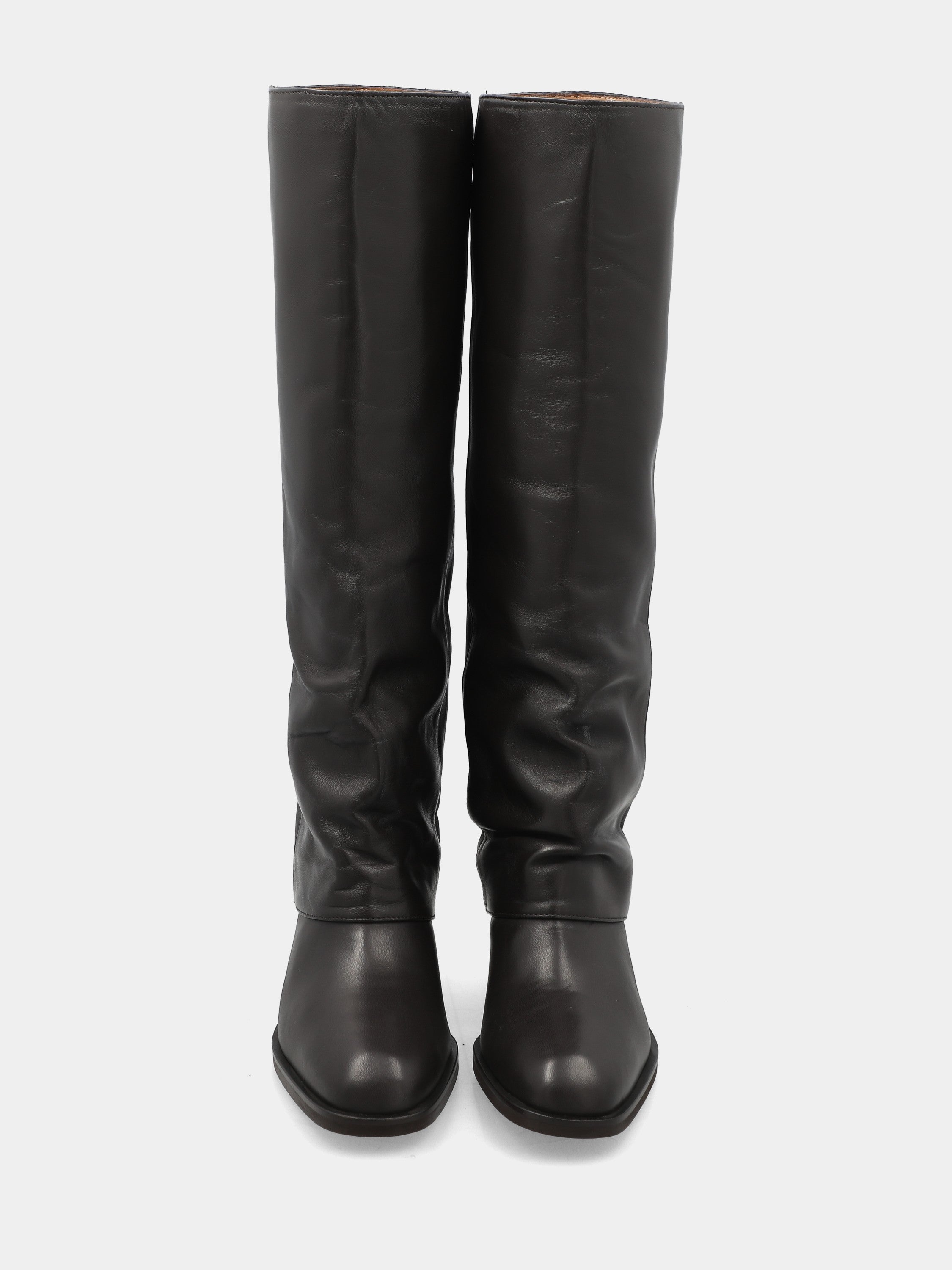 Sandalo monoblocco in vitello rosso con fascia ripiegata