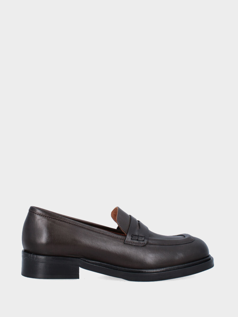 Mocassin en veau marron foncé avec masque en forme de bouche de lion