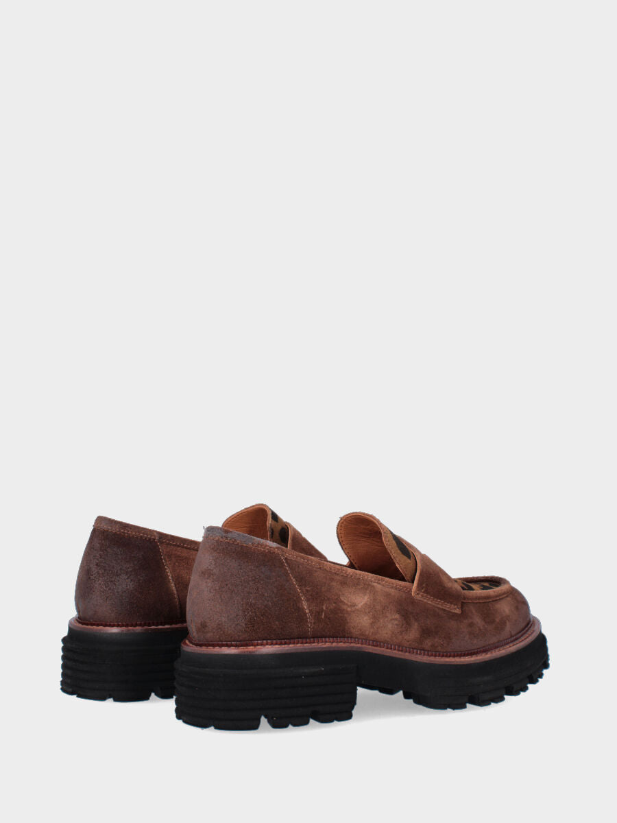 Mocassino in velour cuoio con mascherina a bocca di leone