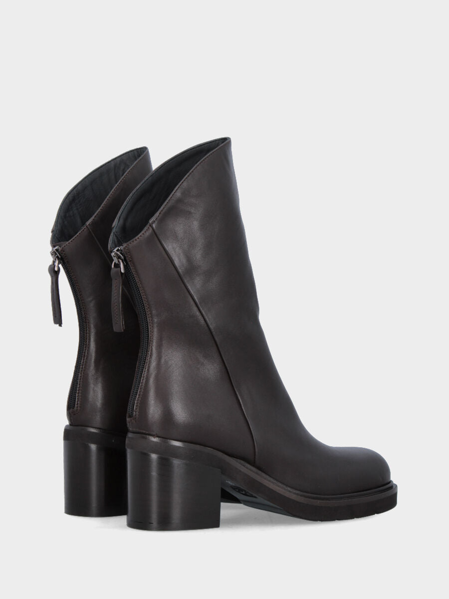 Stivaletto in nappa testa di moro con gambale goffrato