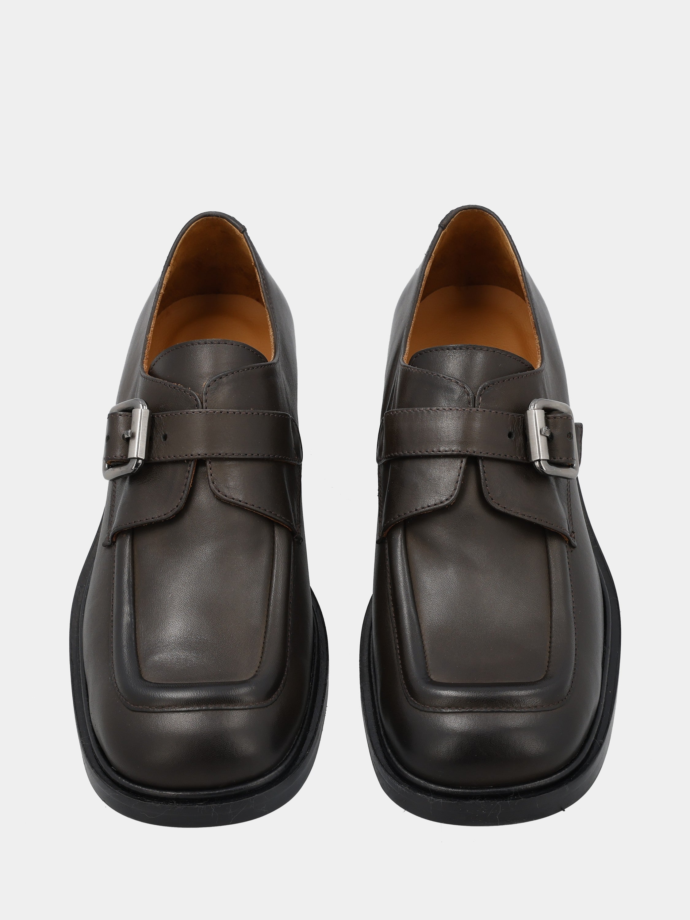 Sandalo monoblocco in vitello rosso con fascia ripiegata