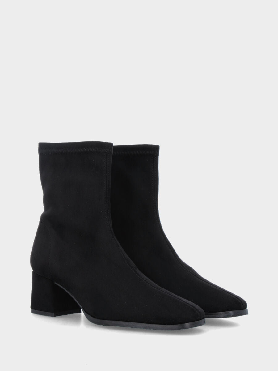 Stivaletto in alcantara nera elasticizzata con tacco a blocco
