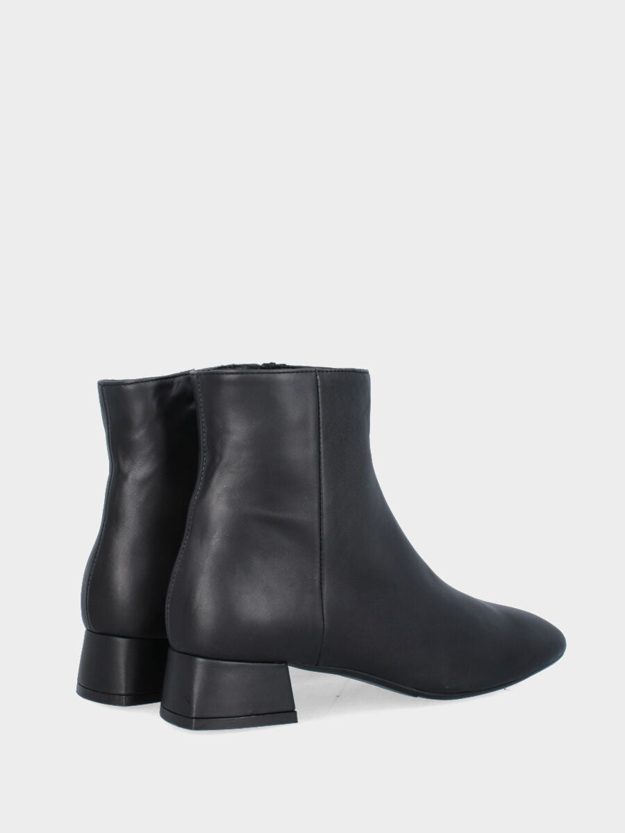 Bottine en nappa noire avec talon bloc et bout carré