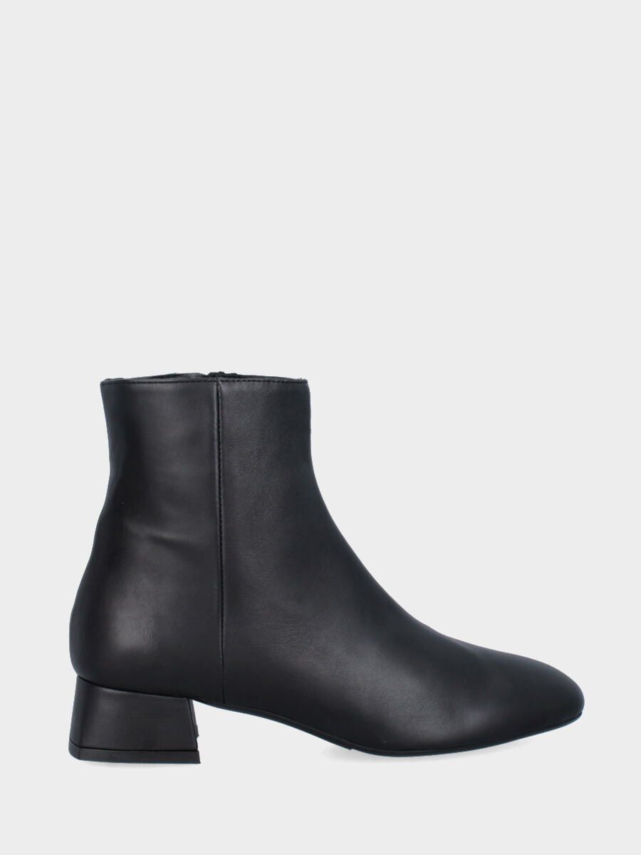 Bottine en nappa noire avec talon bloc et bout carré