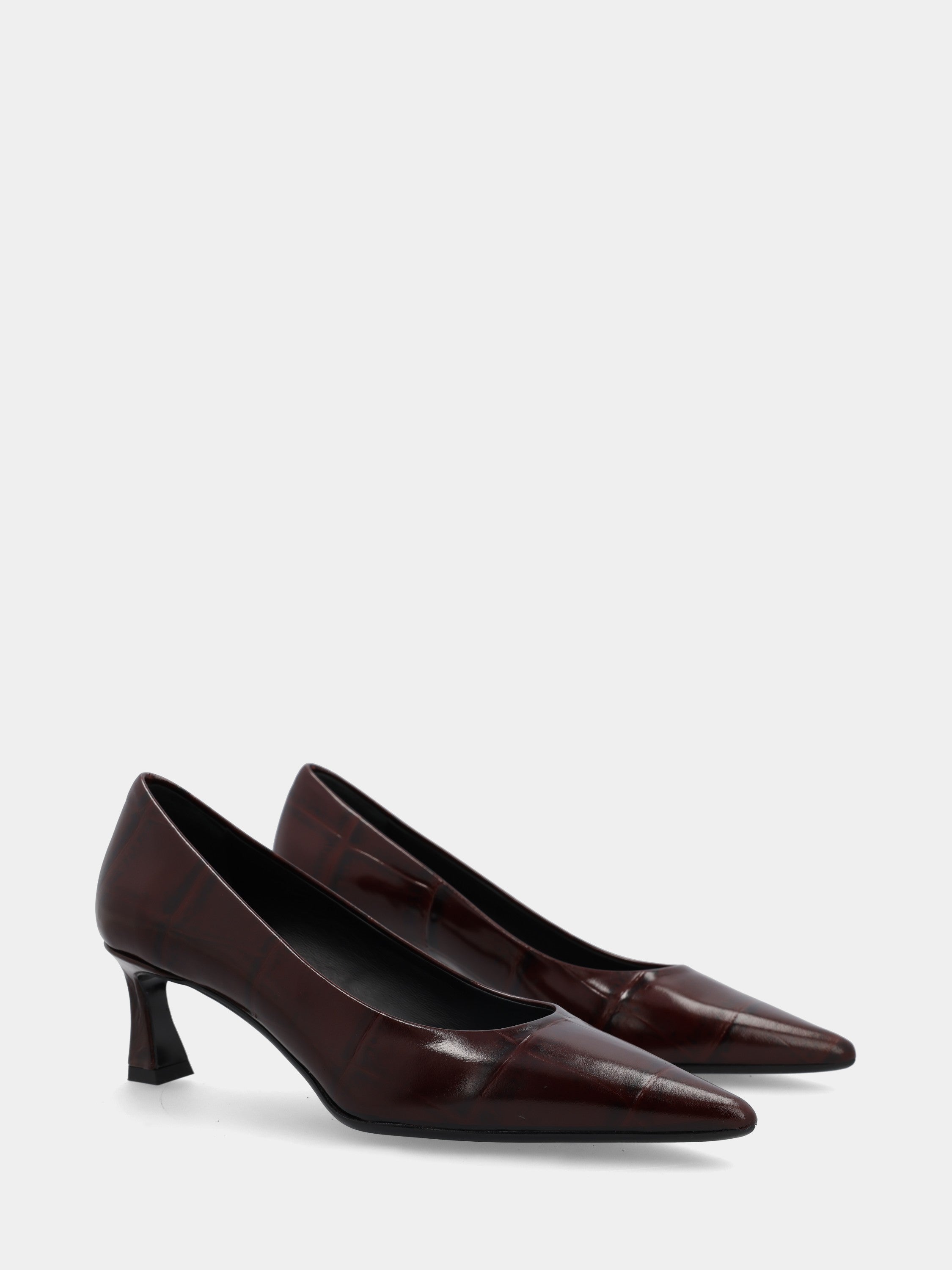 Escarpins en veau bordeaux effet crocodile avec talon bobine