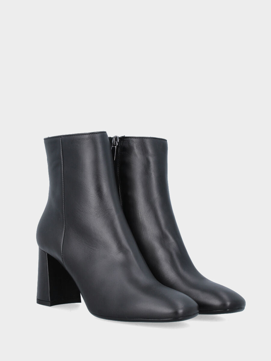 Bottine en nappa noire avec talon bloc