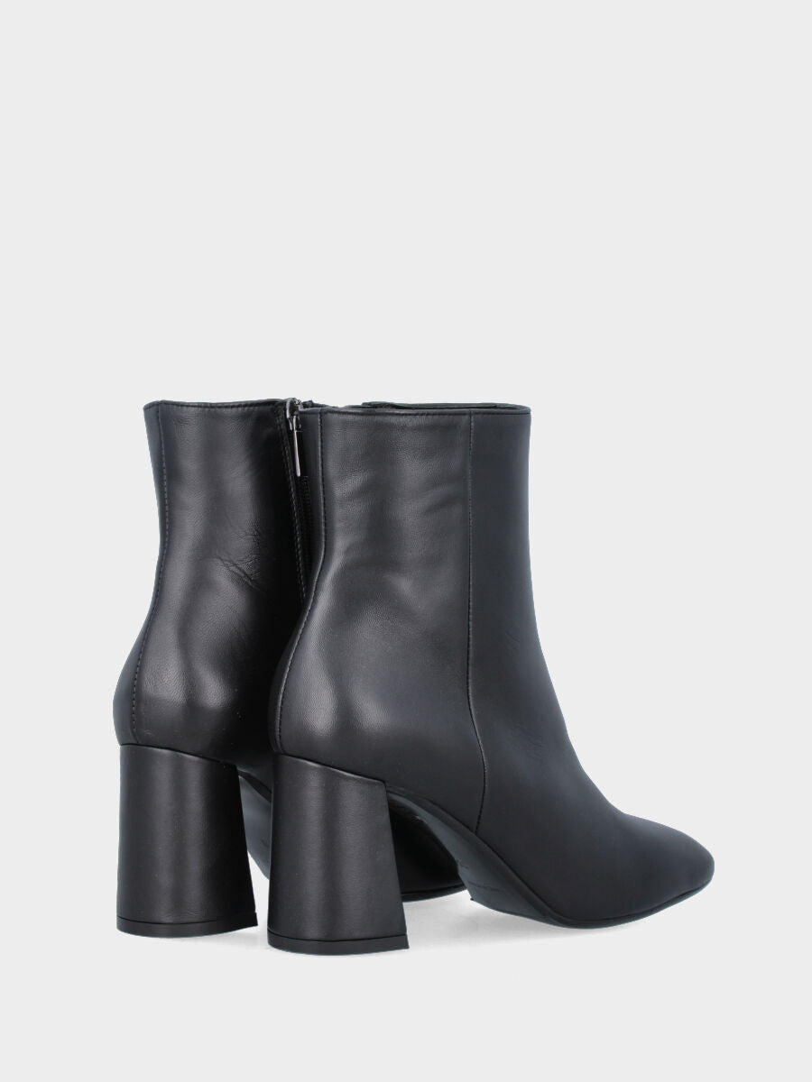 Bottine en nappa noire avec talon bloc