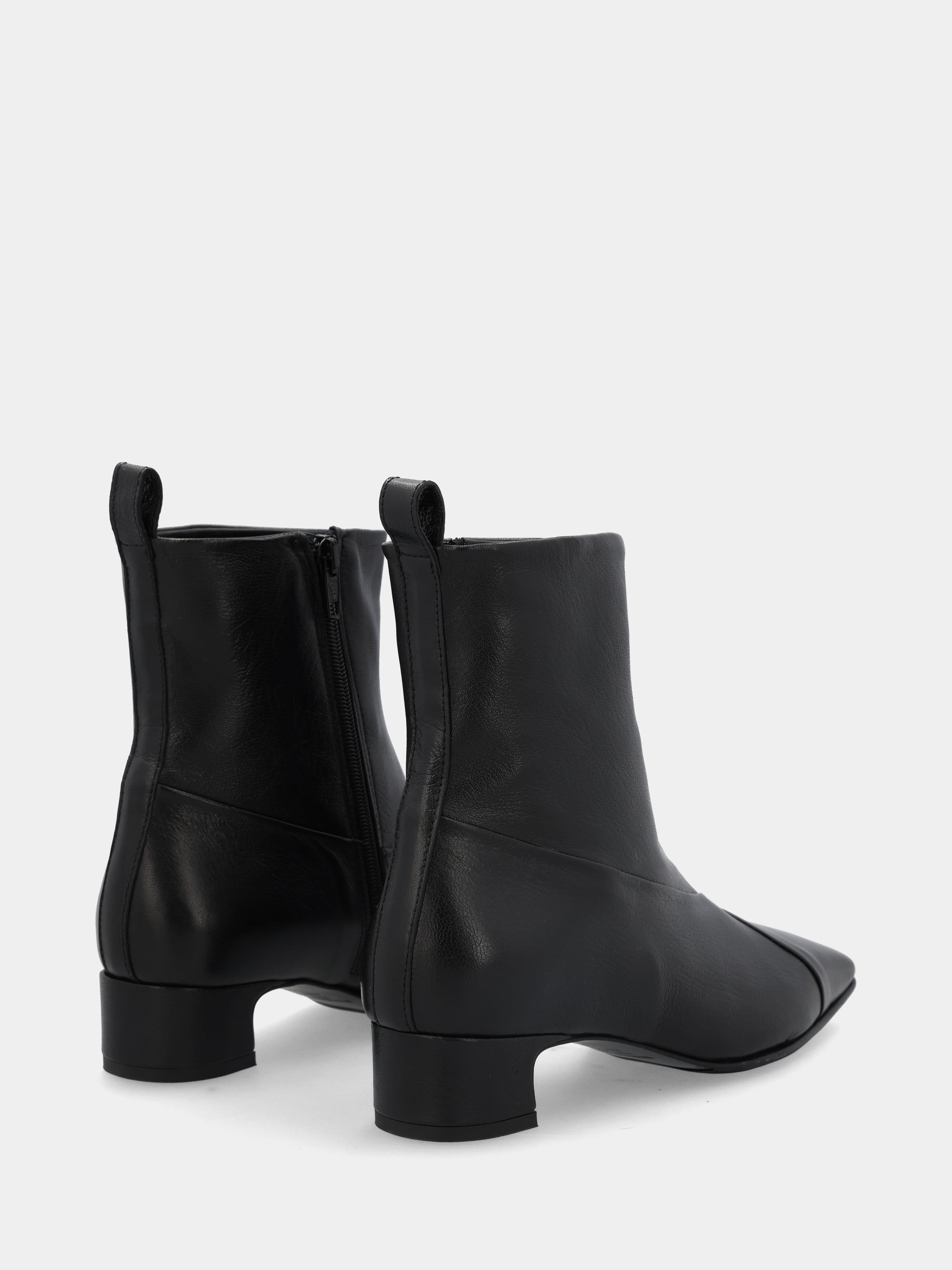 Sandalo monoblocco in vitello rosso con fascia ripiegata