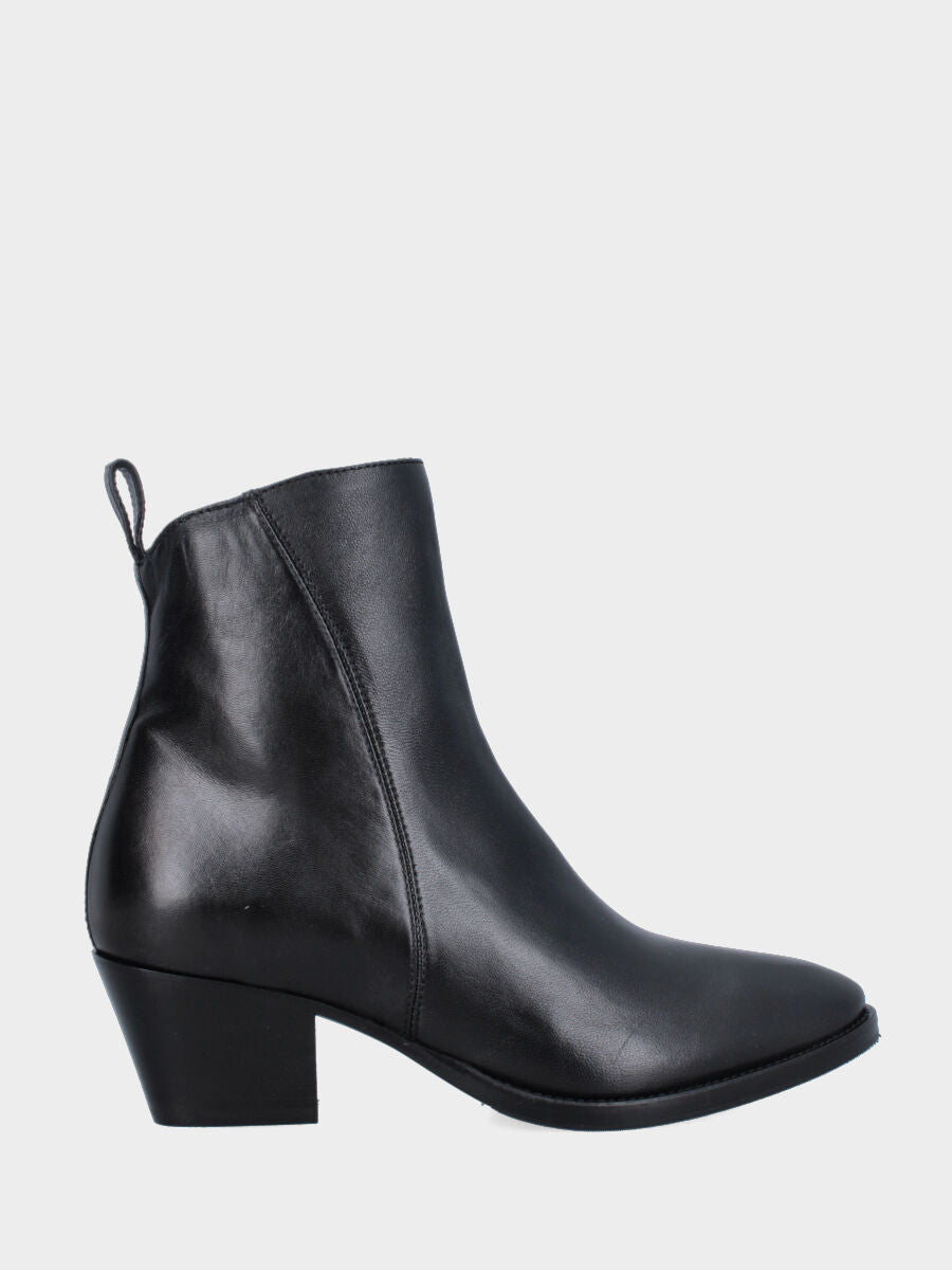 Stivaletto in nappa nera con tacco monoblocco