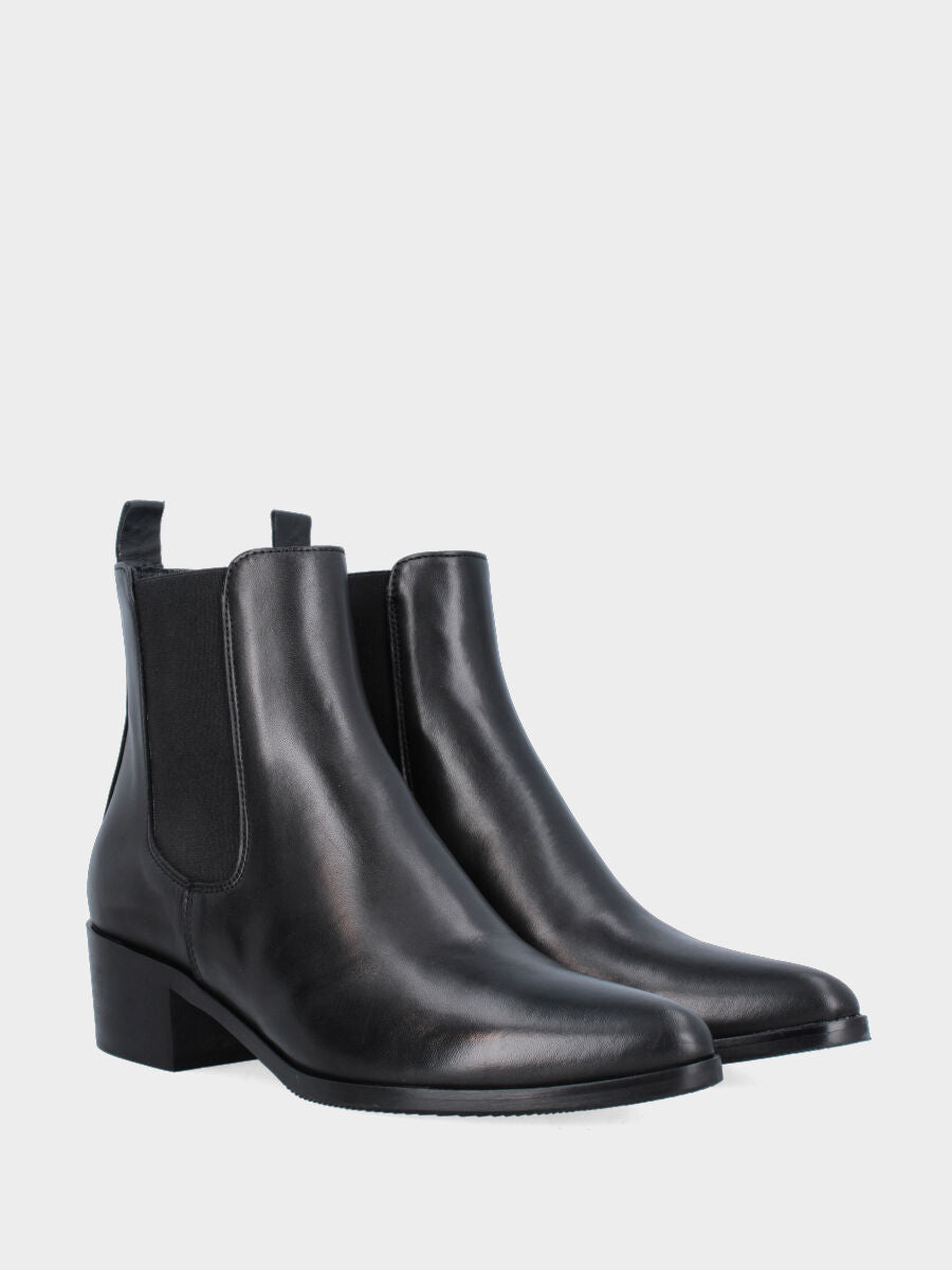 Sandalo monoblocco in vitello rosso con fascia ripiegata