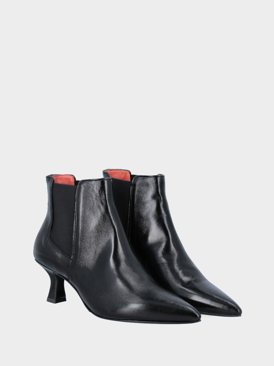 Sandalo monoblocco in vitello rosso con fascia ripiegata