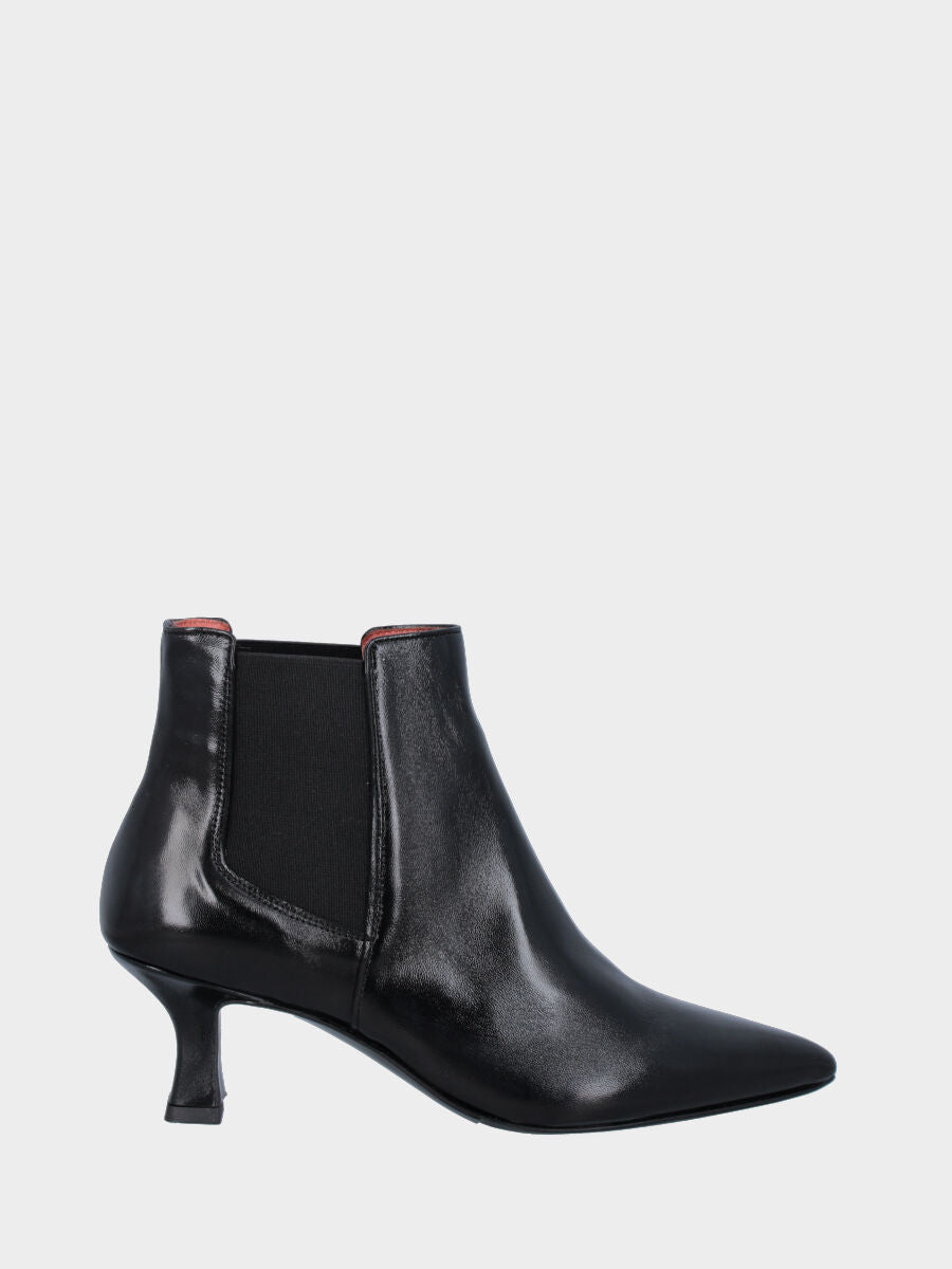 Sandalo monoblocco in vitello rosso con fascia ripiegata