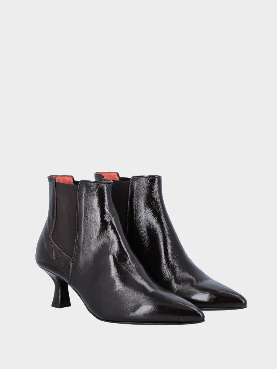 Sandalo monoblocco in vitello rosso con fascia ripiegata