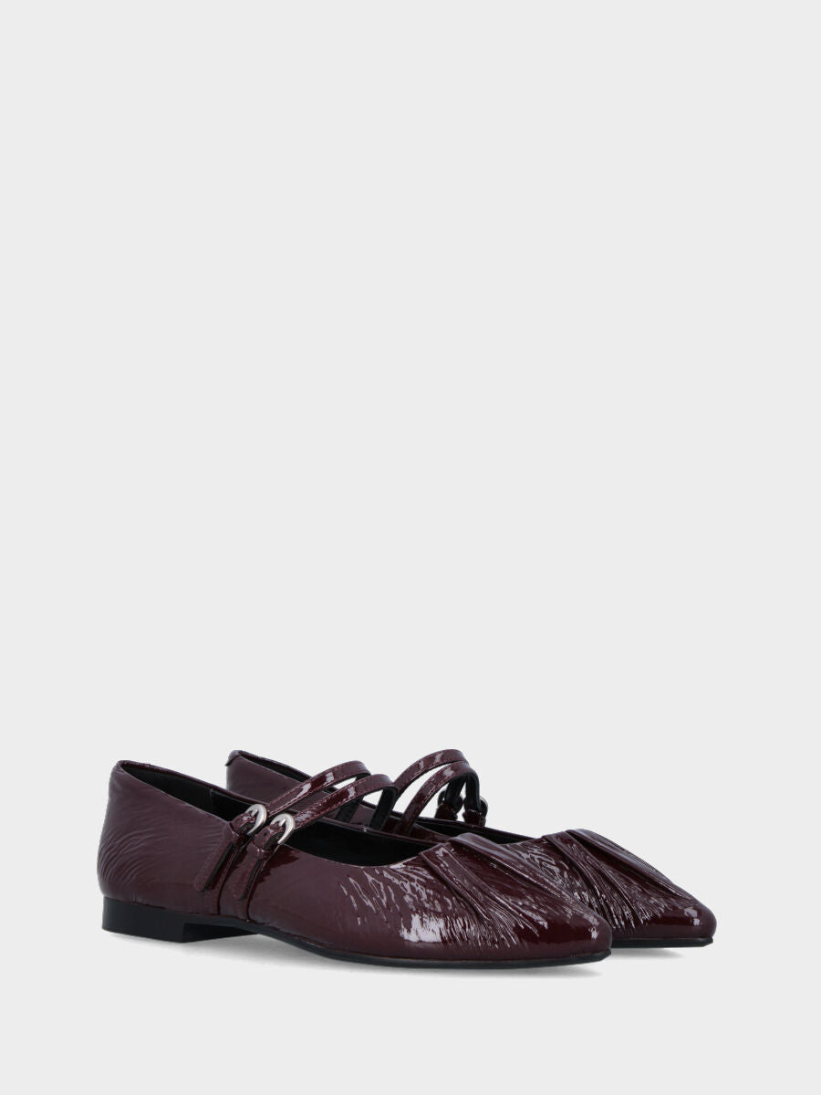 Ballet flat Mary Jane in burgundy patent leather with double strap and pointed toe
