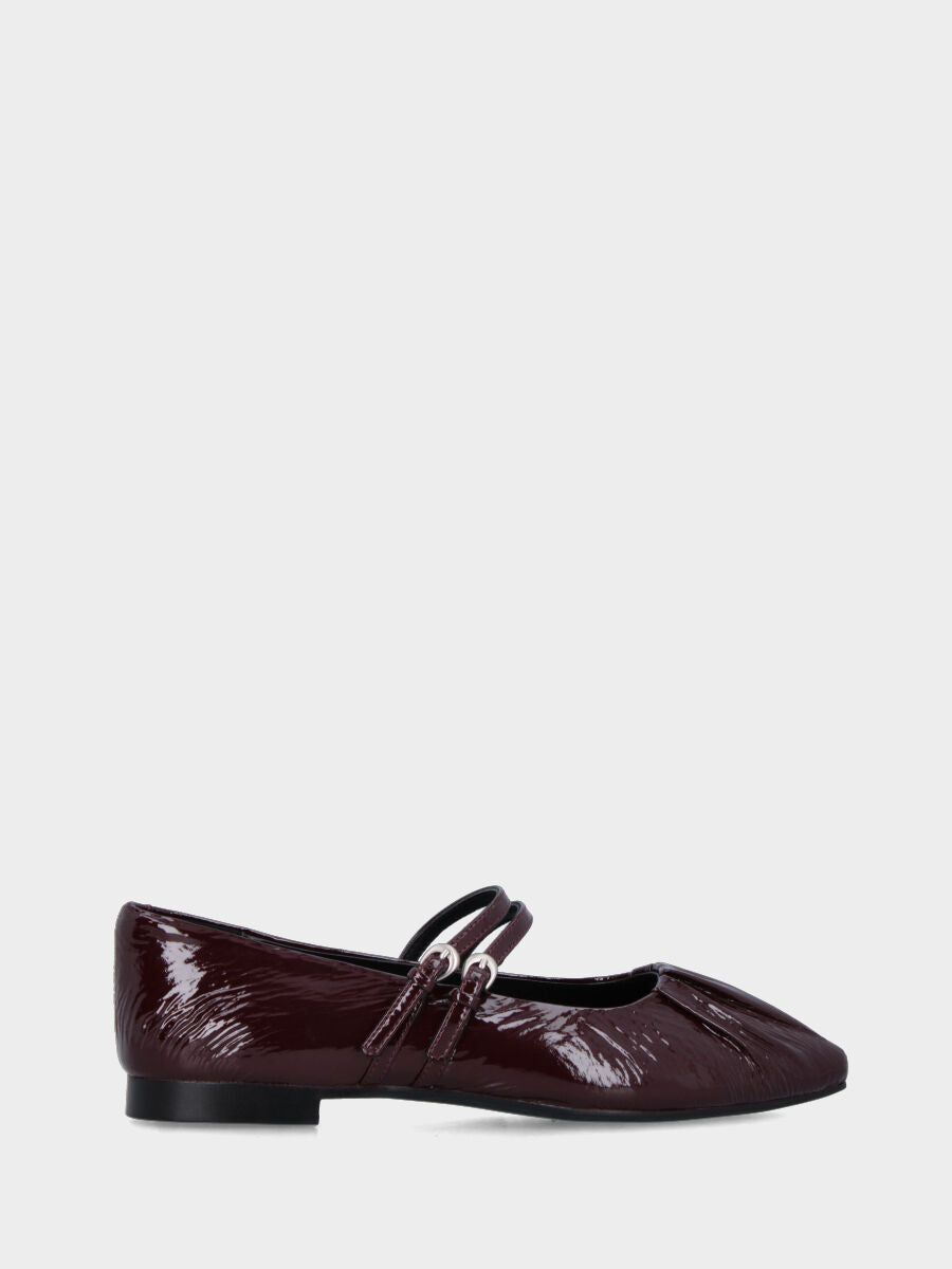 Ballet flat Mary Jane in burgundy patent leather with double strap and pointed toe