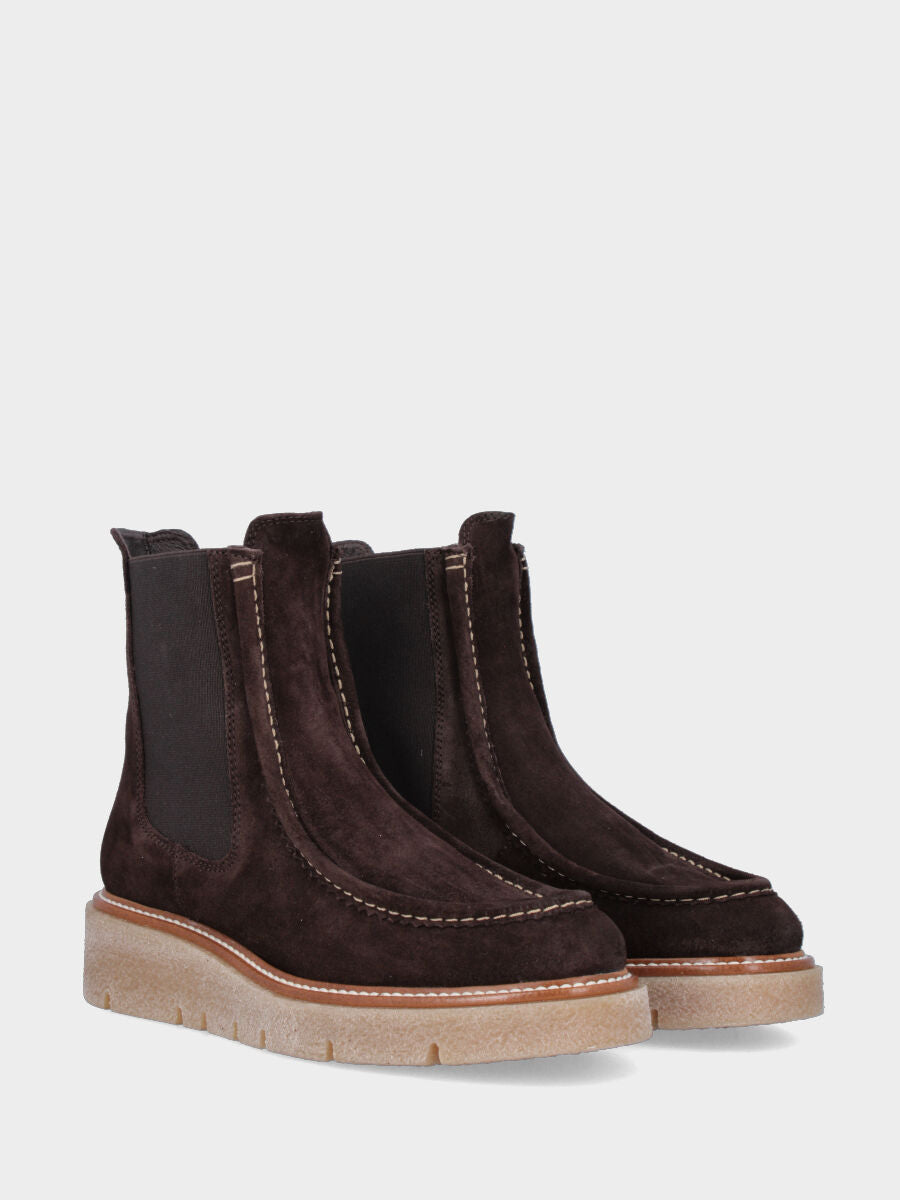 Sandalo monoblocco in vitello rosso con fascia ripiegata