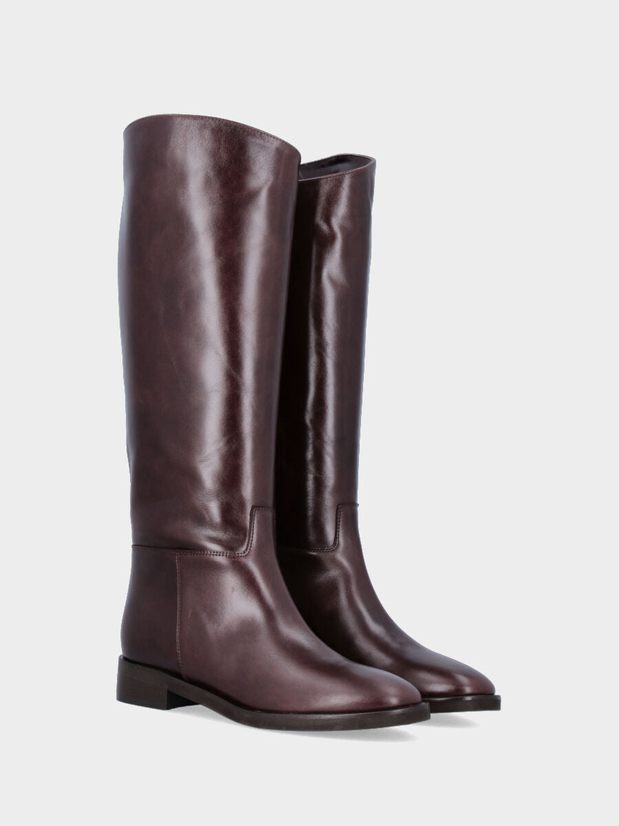 Sandalo monoblocco in vitello rosso con fascia ripiegata