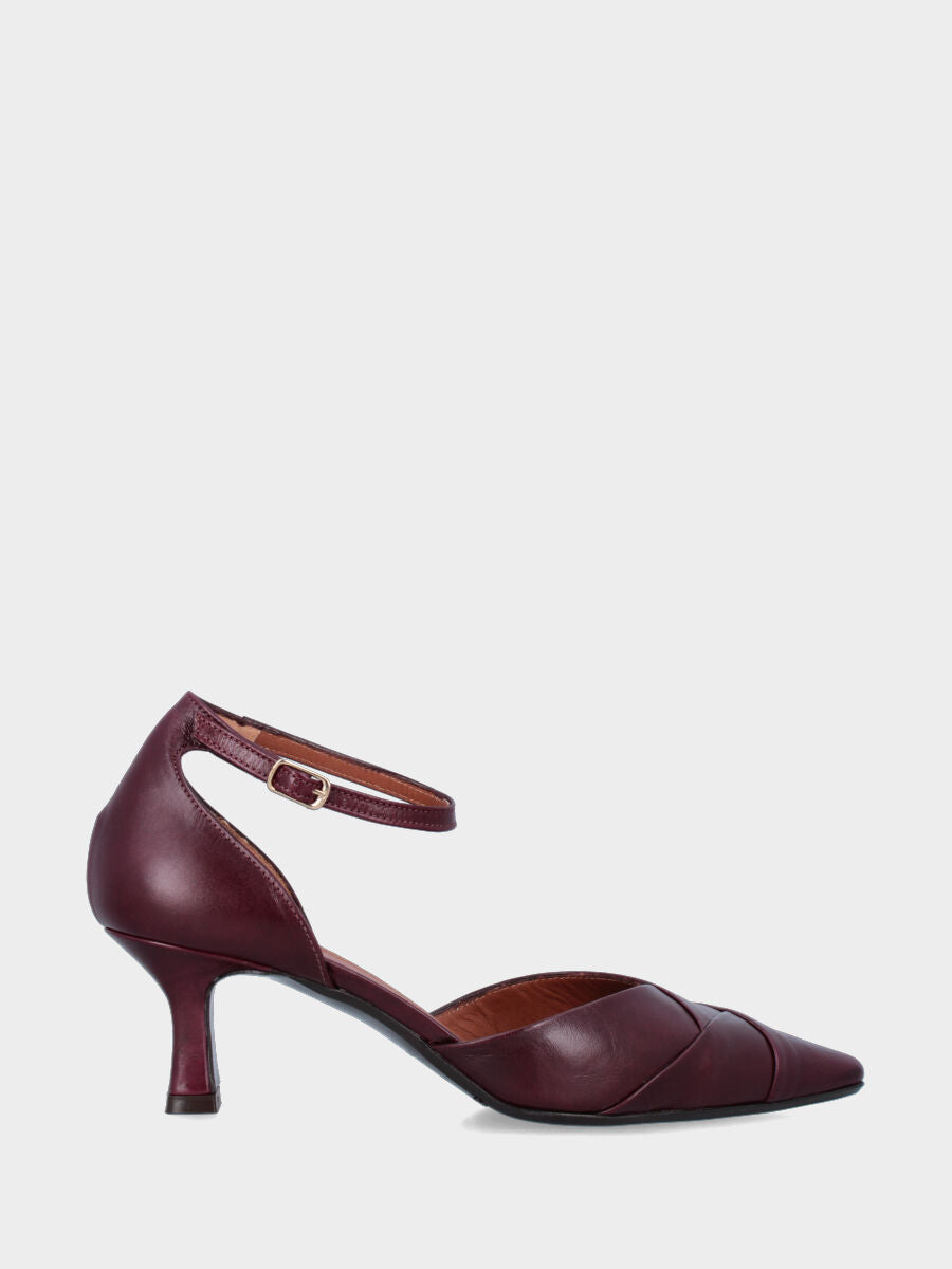 Décolleté in vitello bordeaux con cinturino e tacco incavato