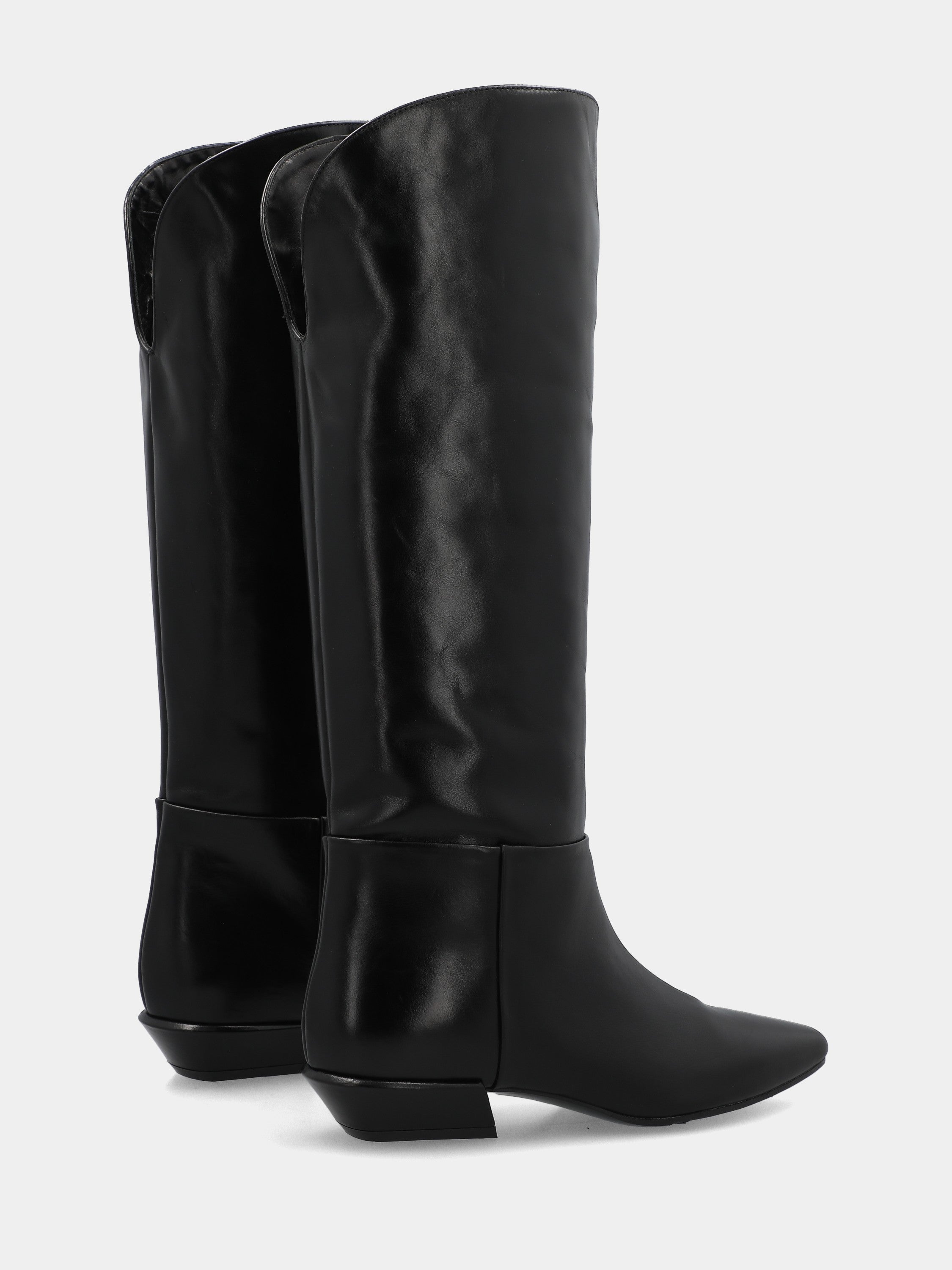 Cowboystiefel aus schwarzem Kalbsleder mit quadratischer Spitze und Blockabsatz