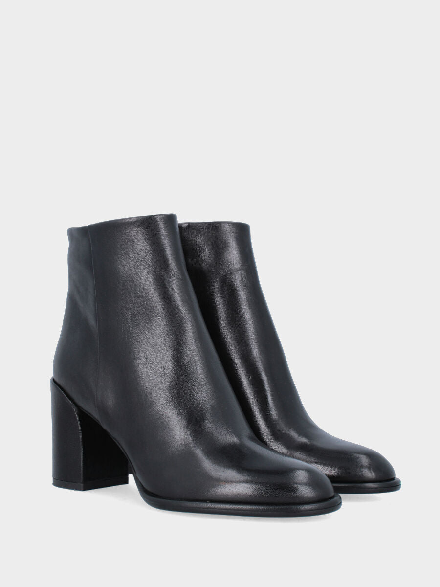 Stivaletto in nappa nera con plateau e tacco a blocco