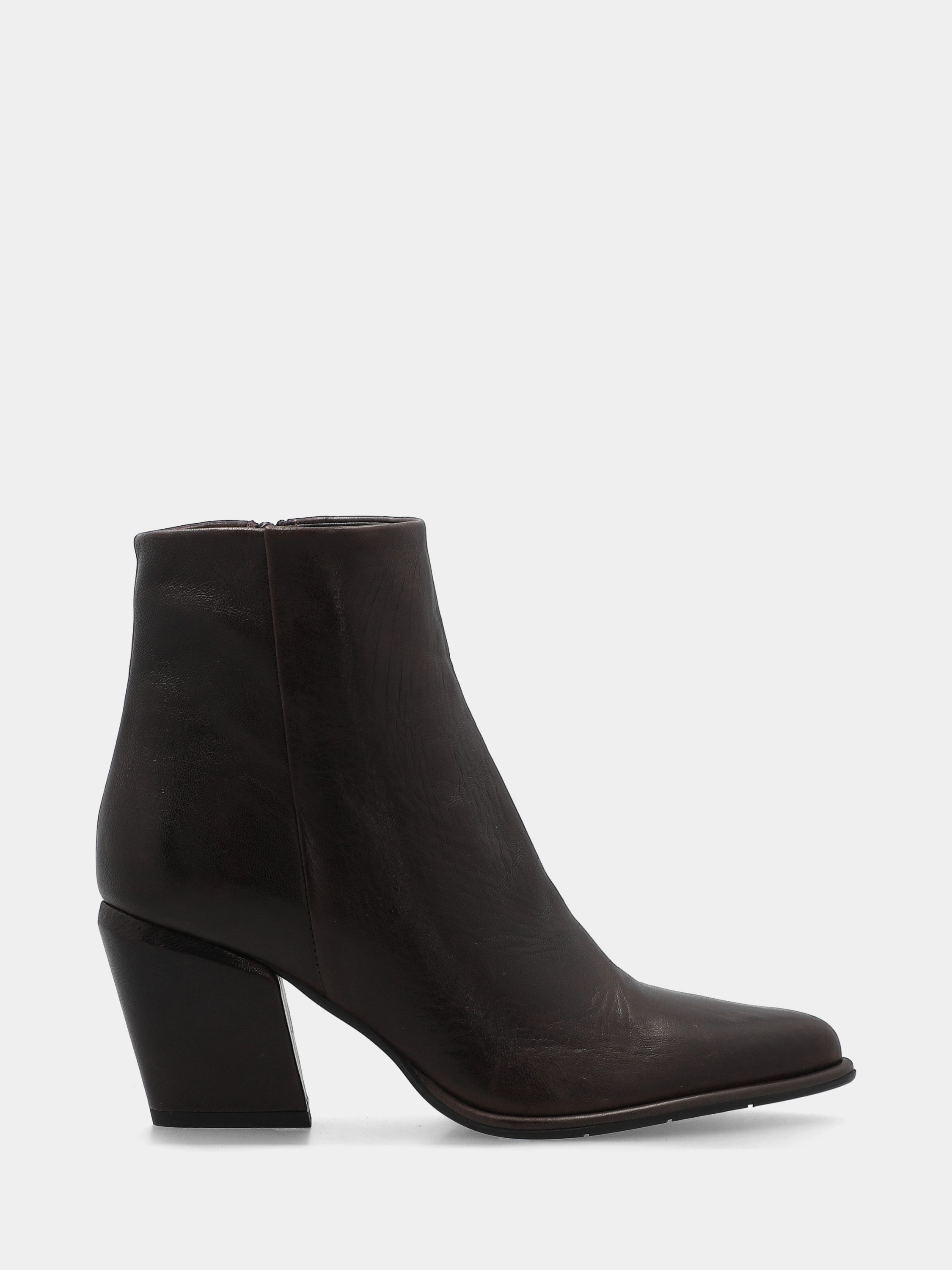 Sandalo monoblocco in vitello rosso con fascia ripiegata