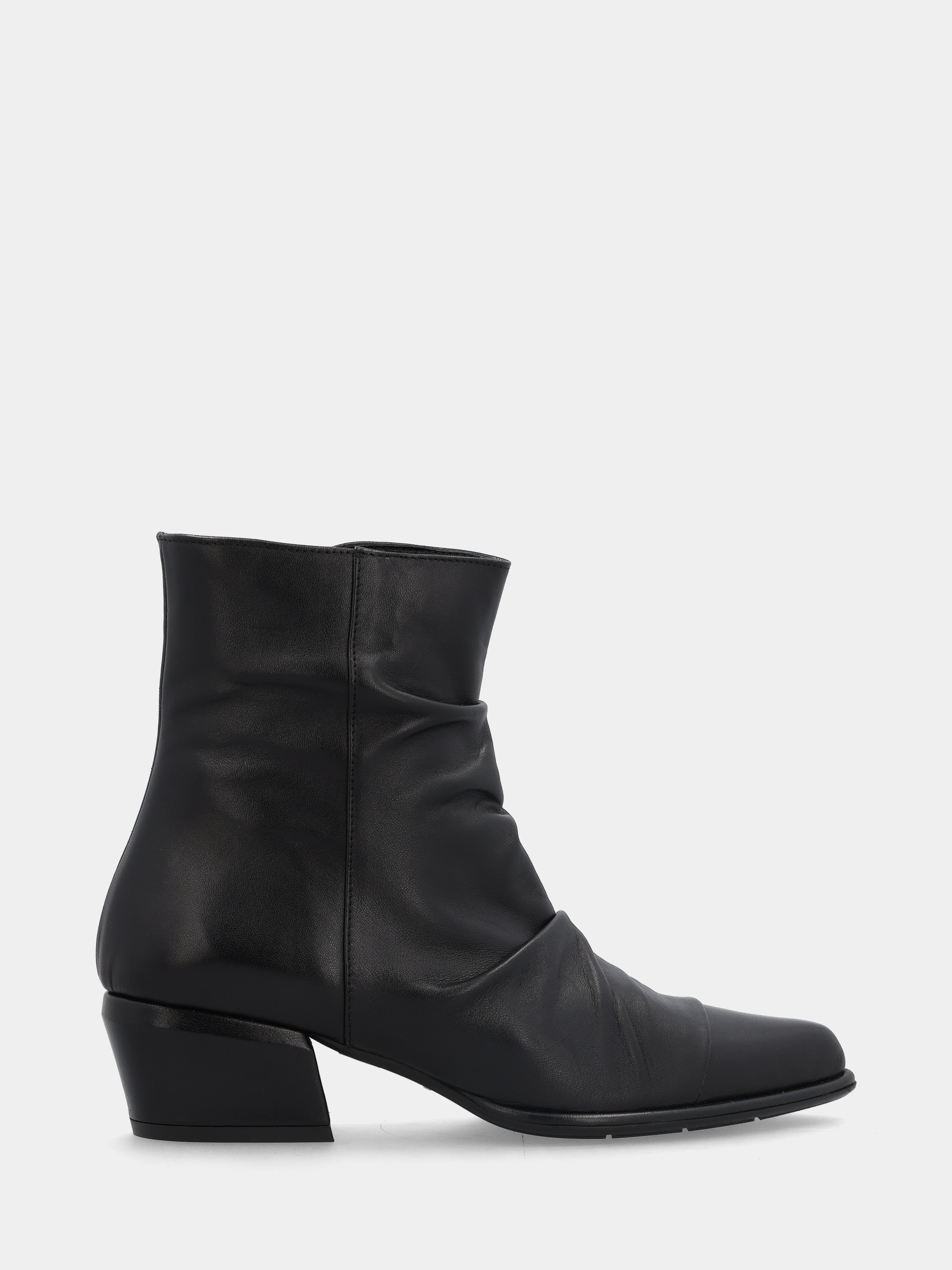 Sandalo monoblocco in vitello rosso con fascia ripiegata